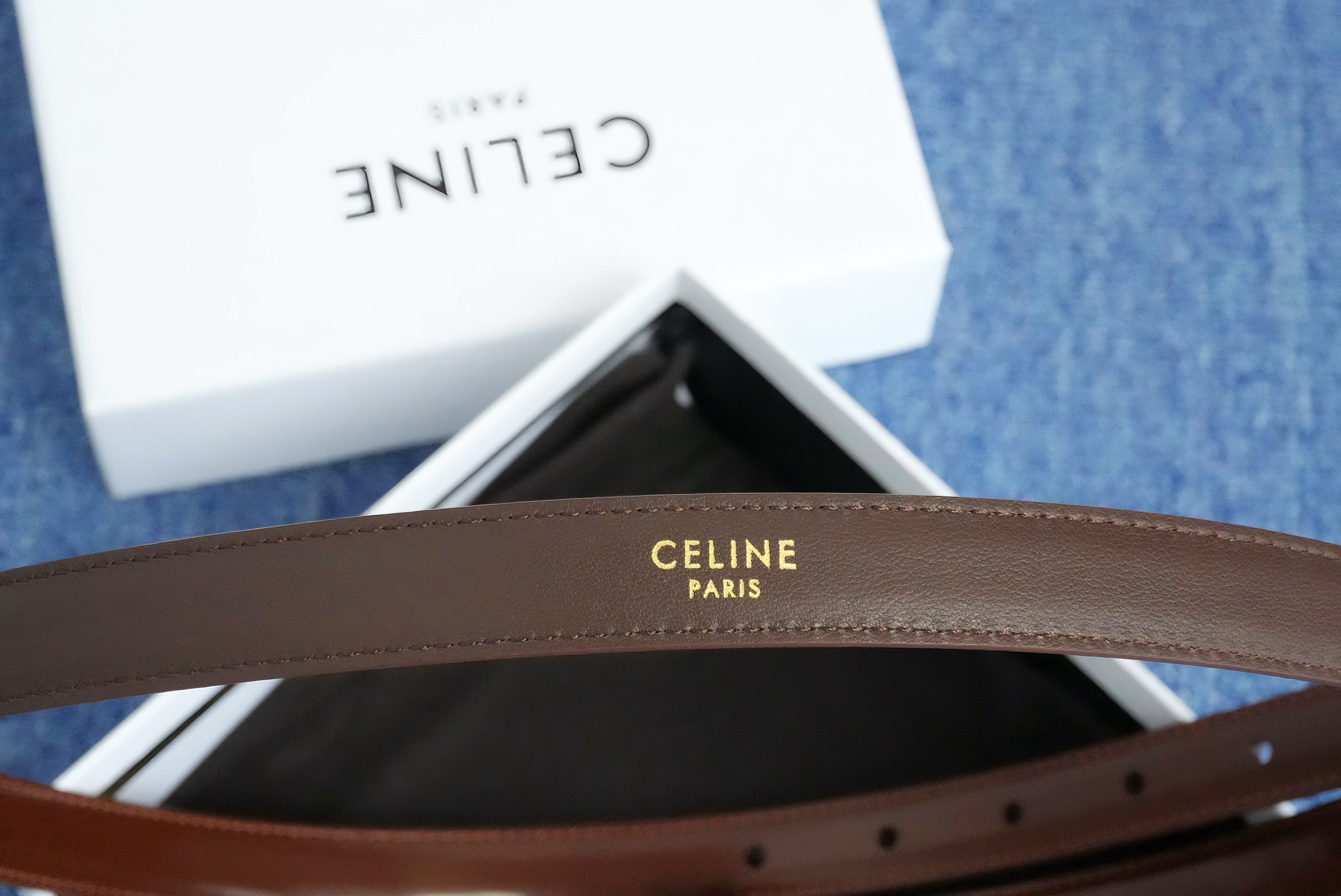 🔴 【品牌】赛琳女带 1.5cm 🔴 【描述】双面原版皮不可调节式皮带，小牛皮材质，配有钯金色和银色钢金