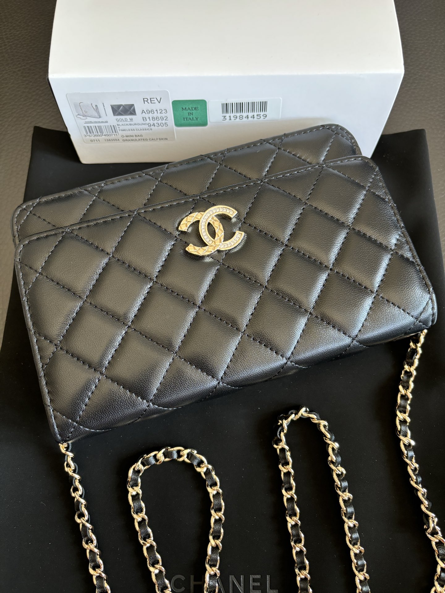 Chanel 24A WOC Black Lambskin Wallet on Chain Shoulder Bag, 19cm 5 i1732592905 2005 4