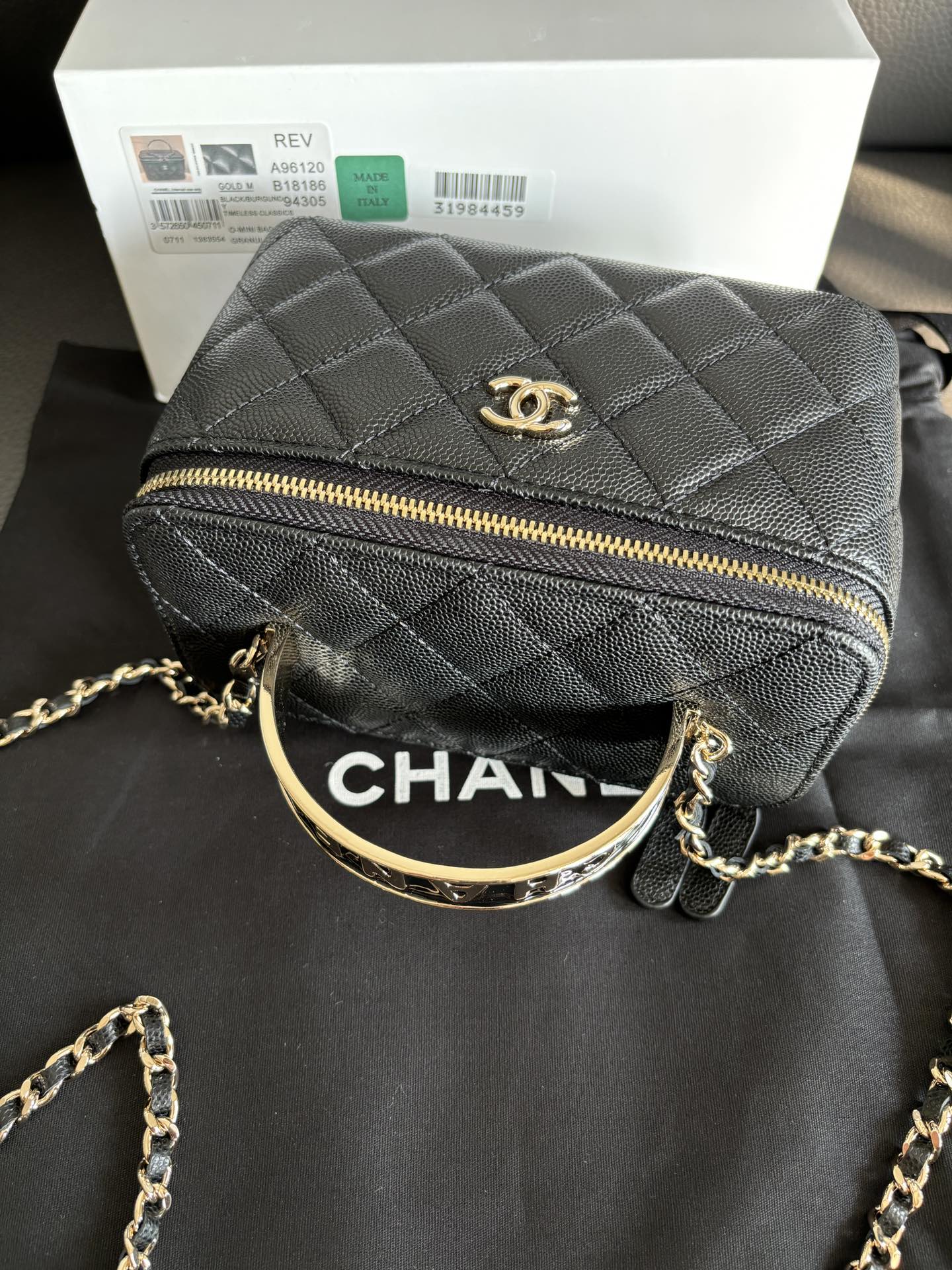 Chanel 24A Handle Small Cosmetic Bag Caviar Leather, Black - Model: 96120 7 i1733652390 1791 1