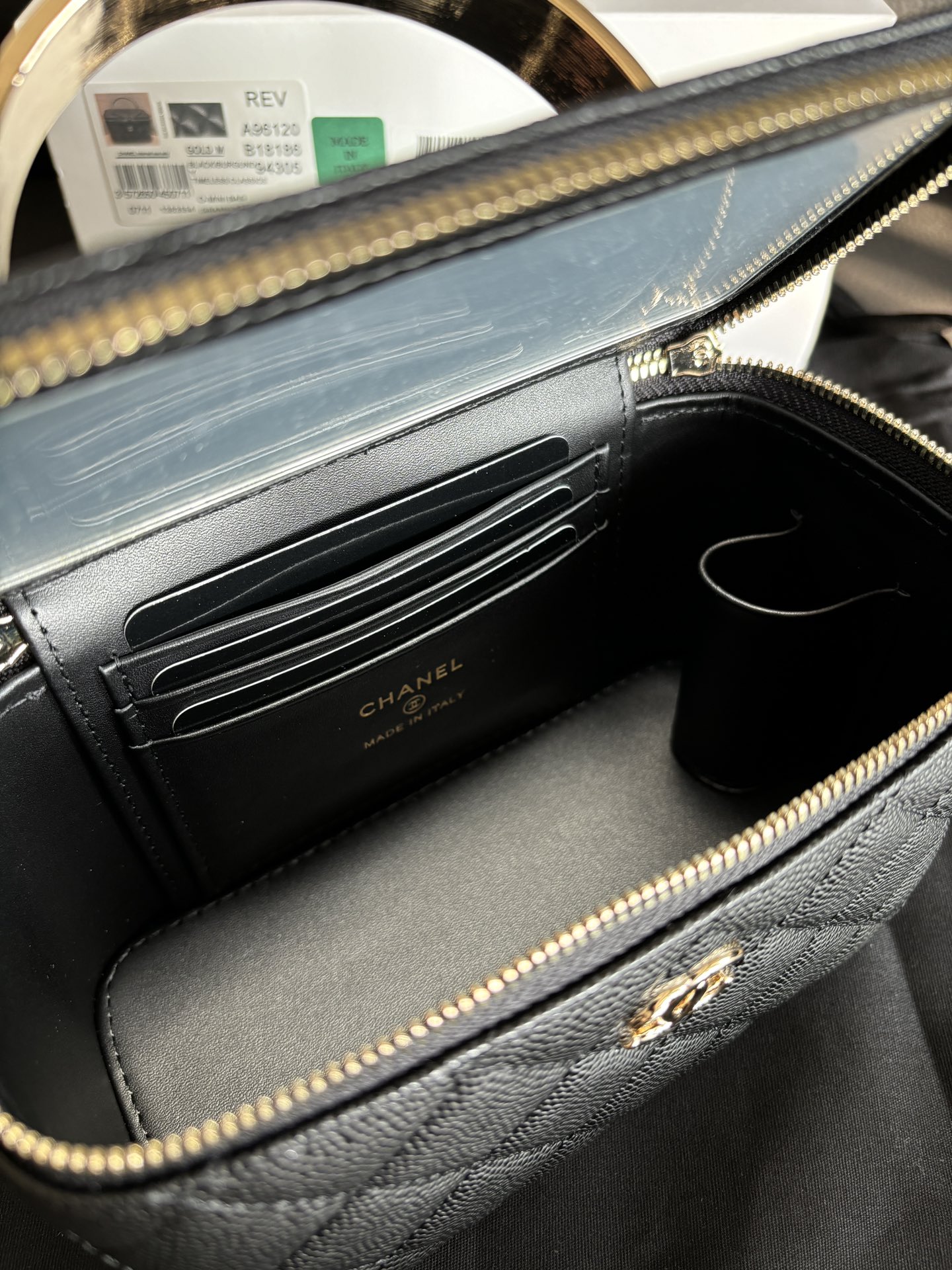 Chanel 24A Handle Small Cosmetic Bag Caviar Leather, Black - Model: 96120 8 i1733652390 2537 4