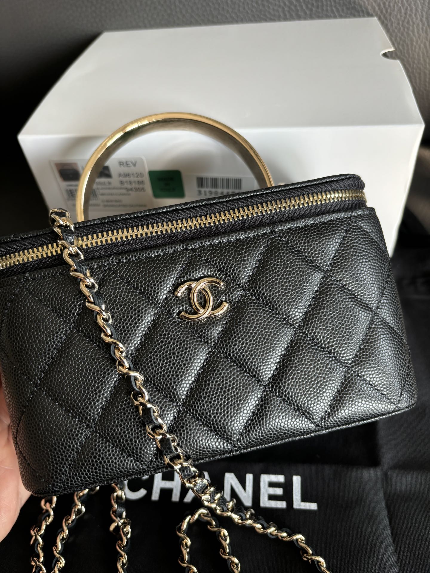 Chanel 24A Handle Small Cosmetic Bag Caviar Leather, Black - Model: 96120 5 i1733652390 2687 7
