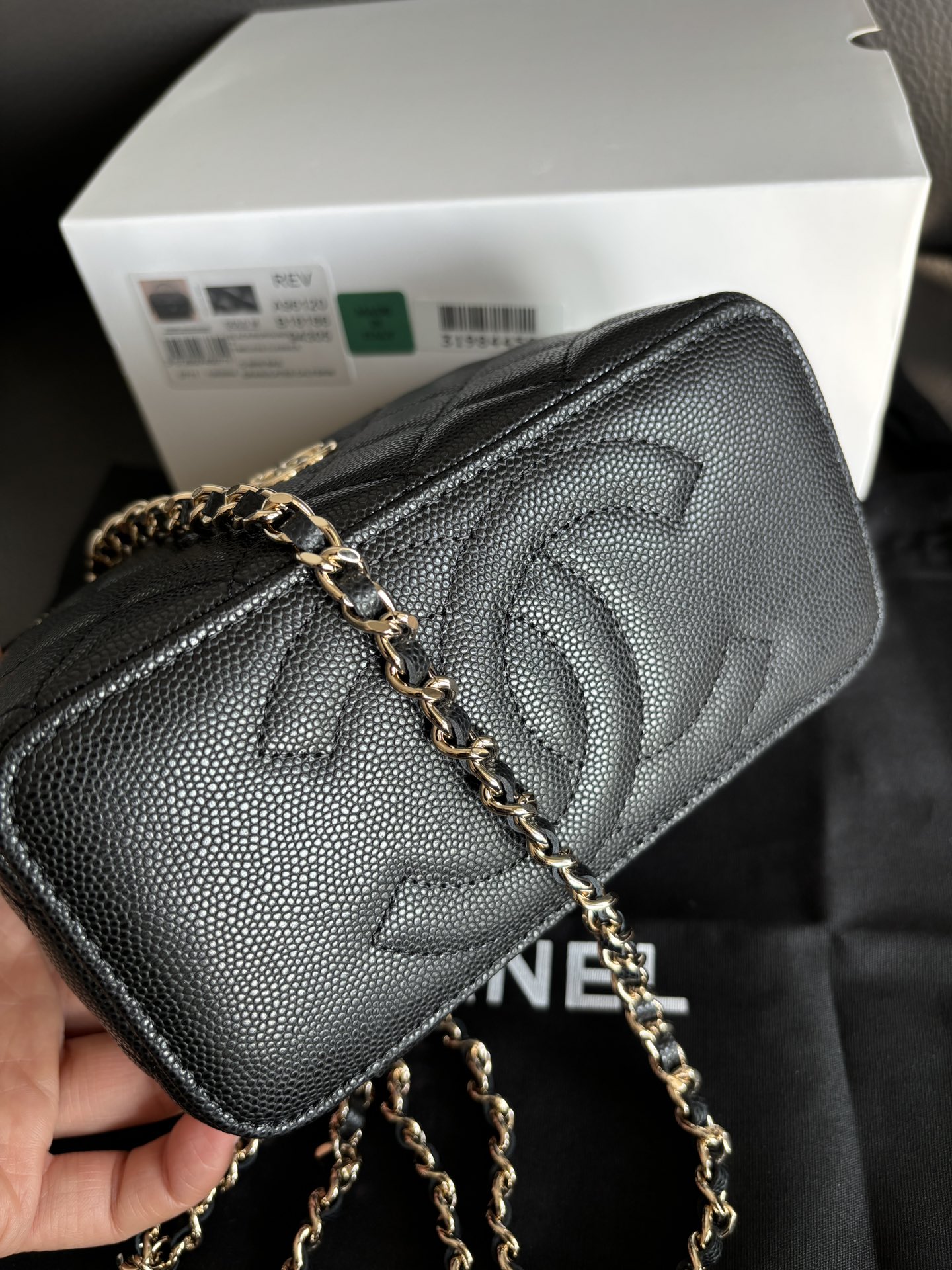 Chanel 24A Handle Small Cosmetic Bag Caviar Leather, Black - Model: 96120 6 i1733652390 4254 2