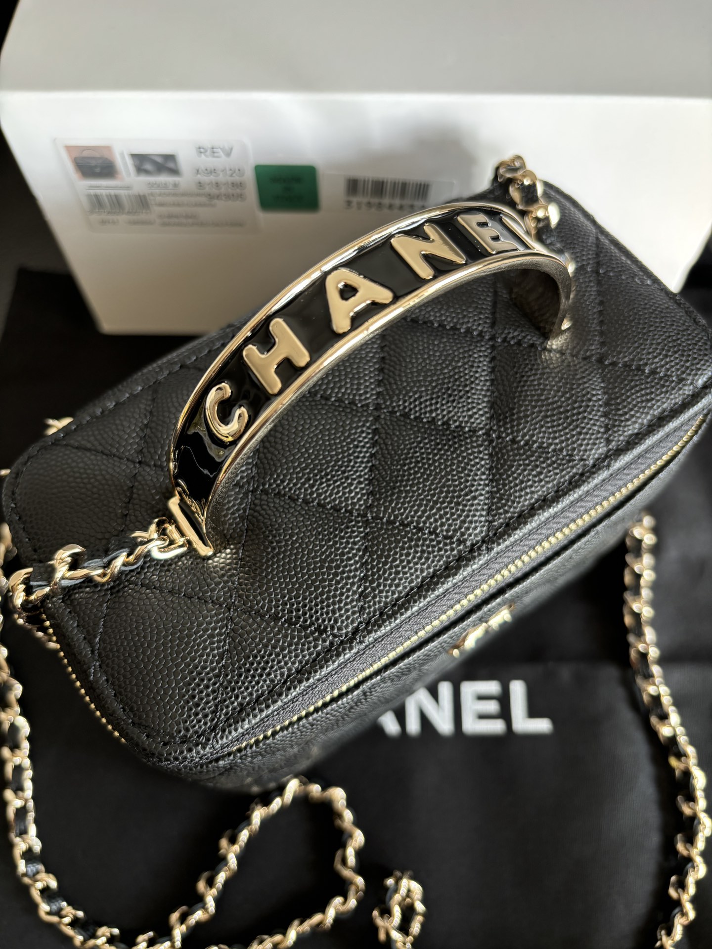 Chanel 24A Handle Small Cosmetic Bag Caviar Leather, Black - Model: 96120 3 i1733652390 5866 0