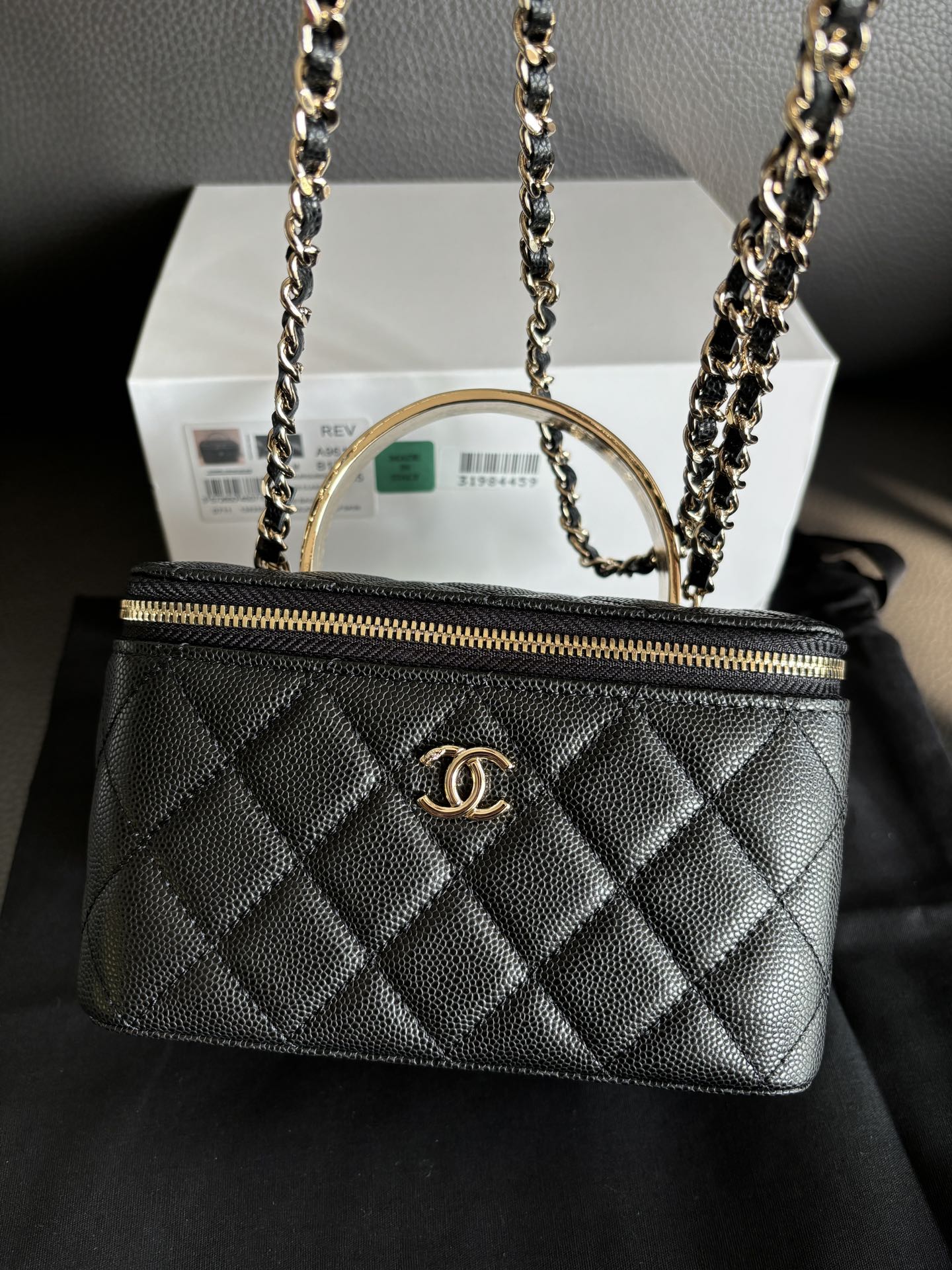 Chanel 24A Handle Small Cosmetic Bag Caviar Leather, Black - Model: 96120 9 i1733652390 8502 5