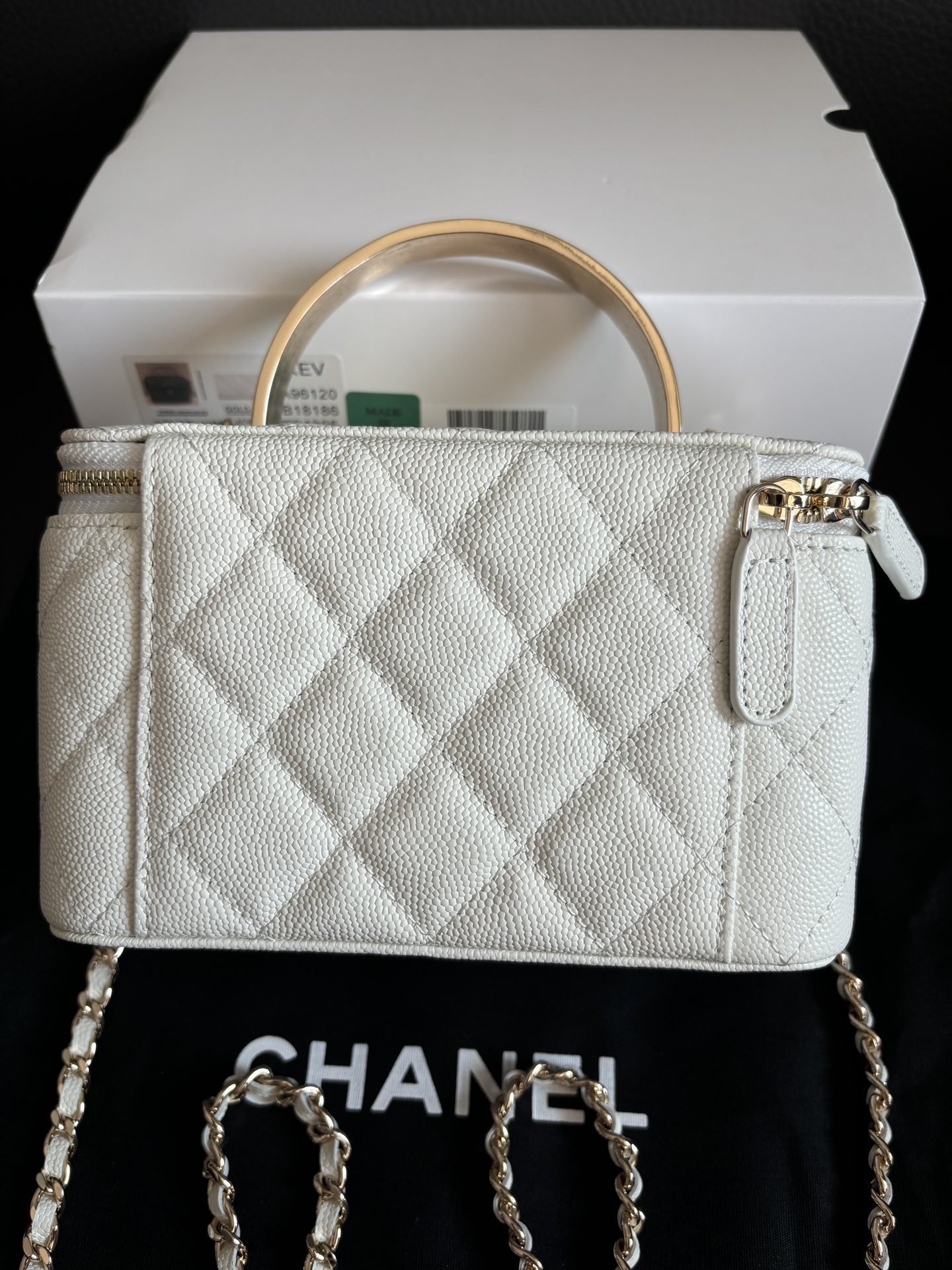 Chanel 24A Small Vanity Case, Caviar Leather with Handle - 17cm 5 i1734756643 3152 1
