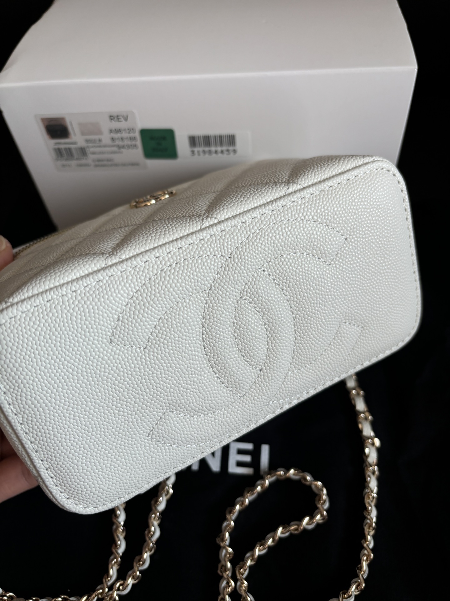 Chanel 24A Small Vanity Case, Caviar Leather with Handle - 17cm 4 i1734756643 3945 0