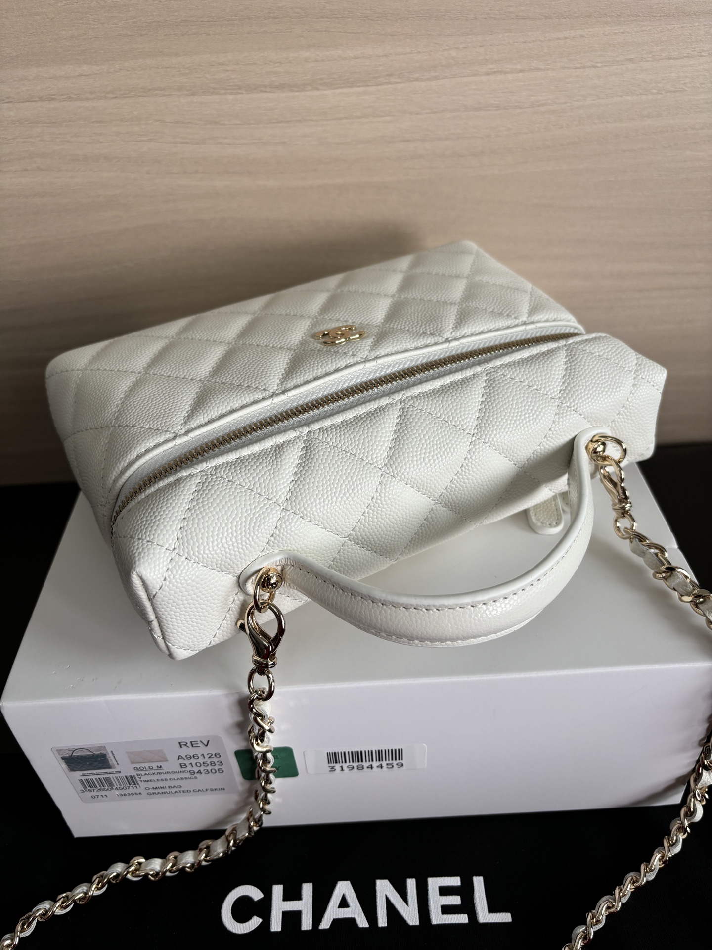 Chanel White Quilted Vanity Bag with Chain Strap, 19.5 x 17 x 5 cm 4 i1742189991684 4627 0 2