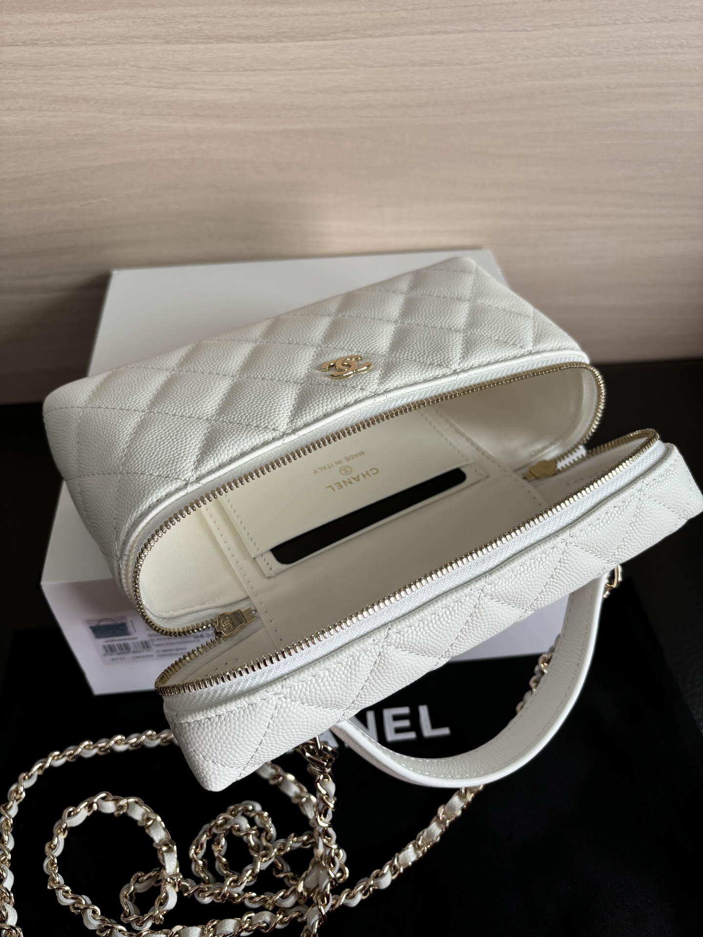 Chanel White Quilted Vanity Bag with Chain Strap, 19.5 x 17 x 5 cm 8 i1742189993196 8444 0 6
