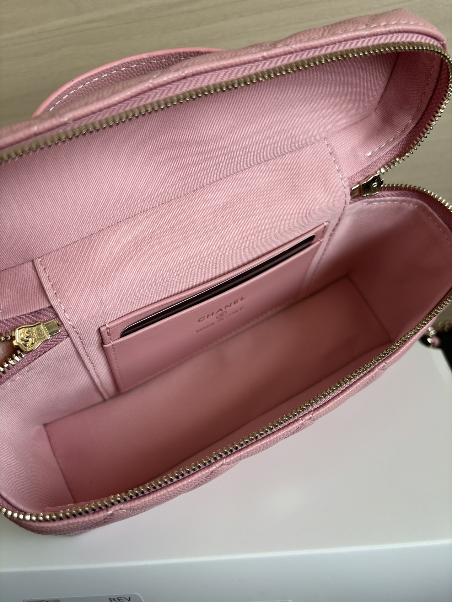 Chanel Pink Quilted Leather Vanity Bag with Chain Strap - Excellent Condition 10 i1742528946513 889 0 8