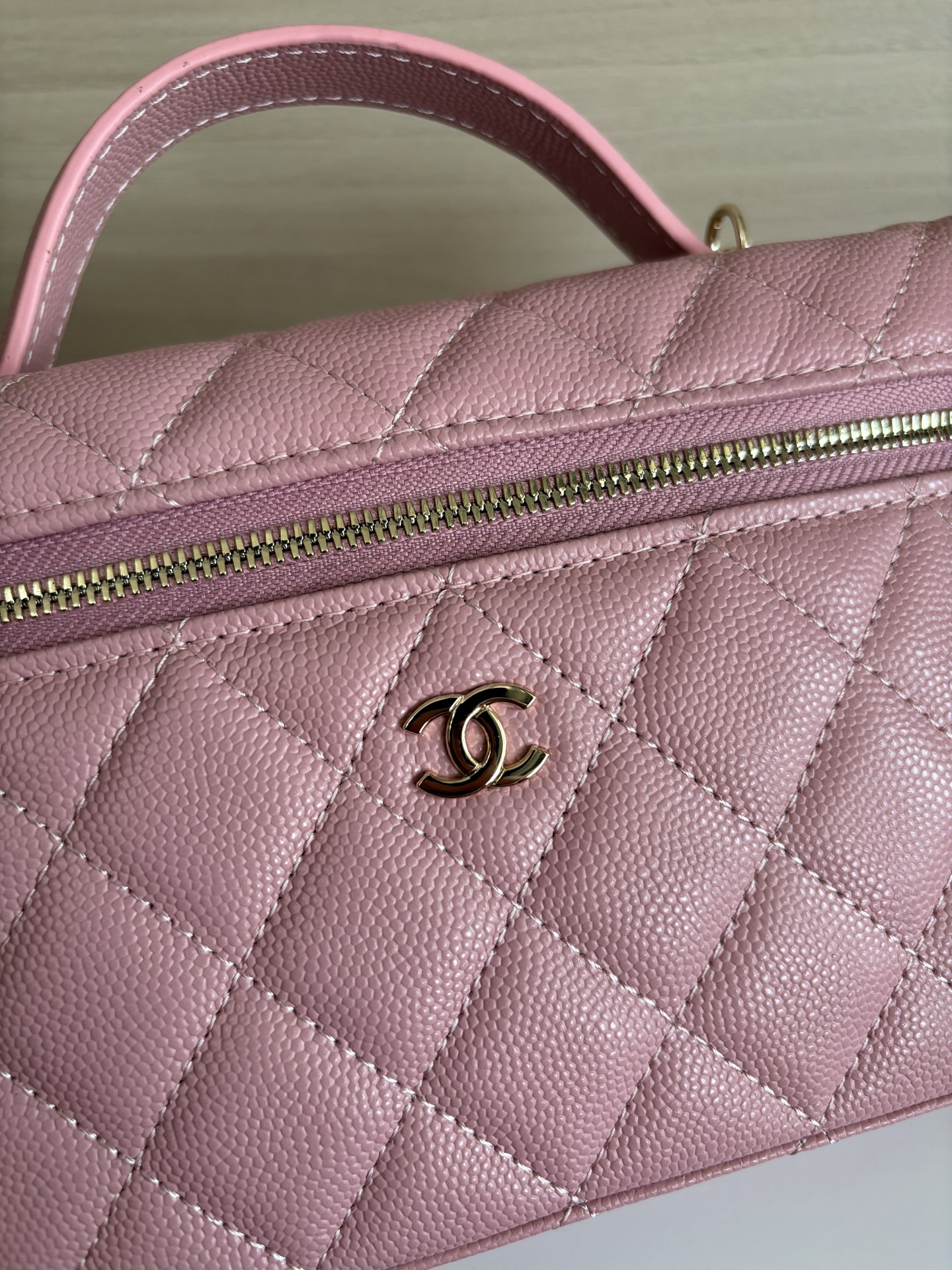 Chanel Pink Quilted Leather Vanity Bag with Chain Strap - Excellent Condition 6 i1742528956881 2847 0 4