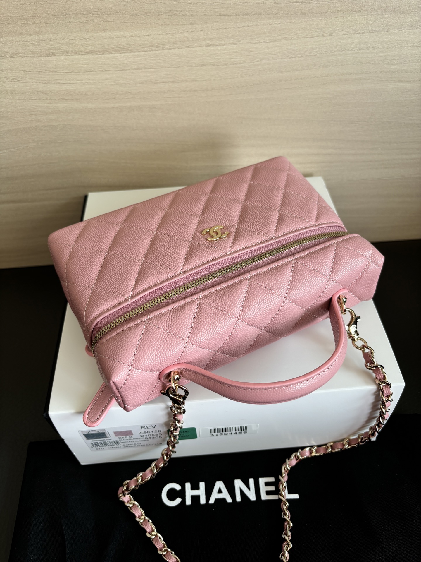 Chanel Pink Quilted Leather Vanity Bag with Chain Strap - Excellent Condition 4 i1742528959429 1901 0 2