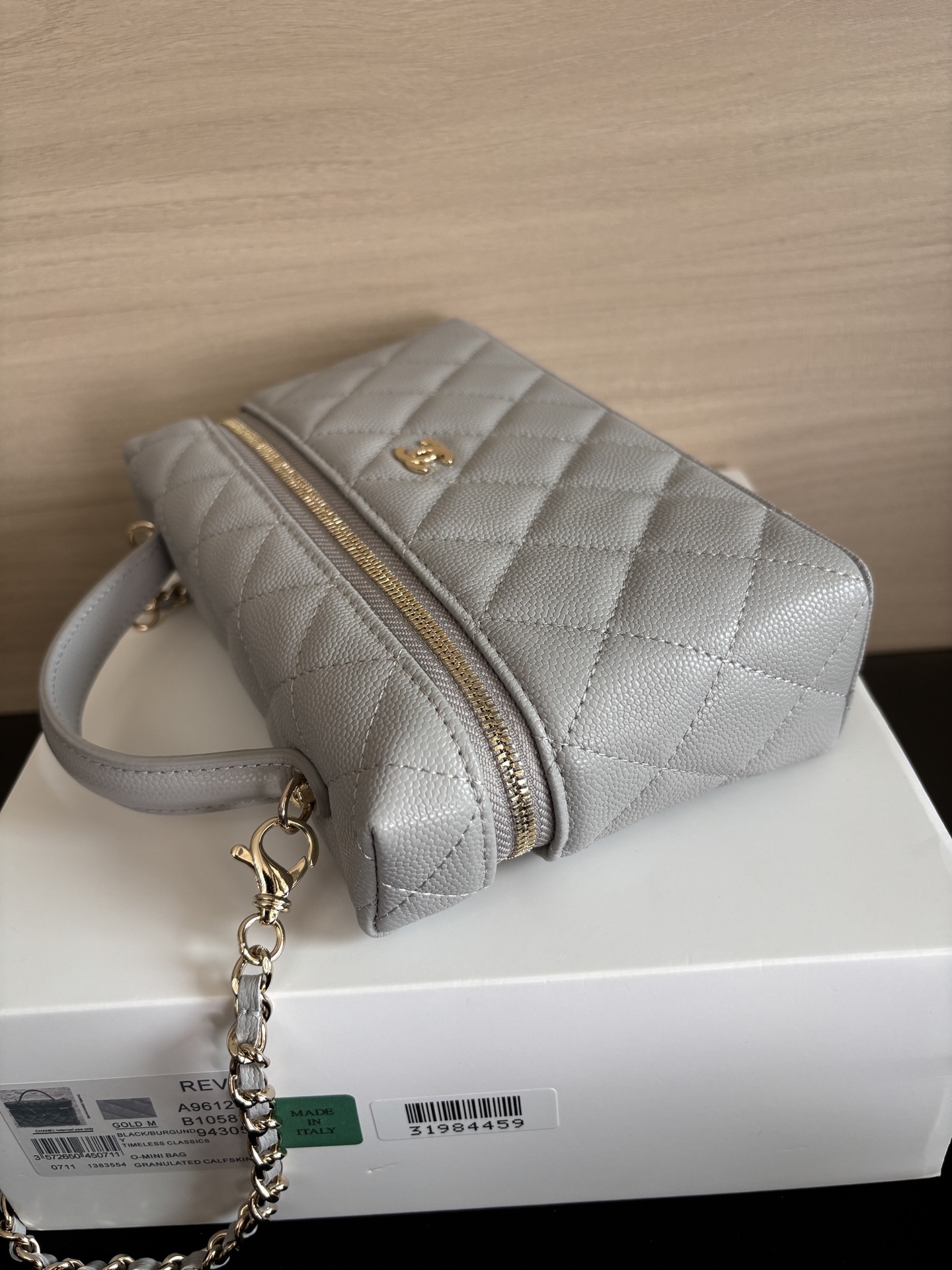 Chanel Vanity Case Bag, Classic Design, Detachable Strap, 19.5 × 17 × 5 cm 6 i1742961897554 1598 0 4