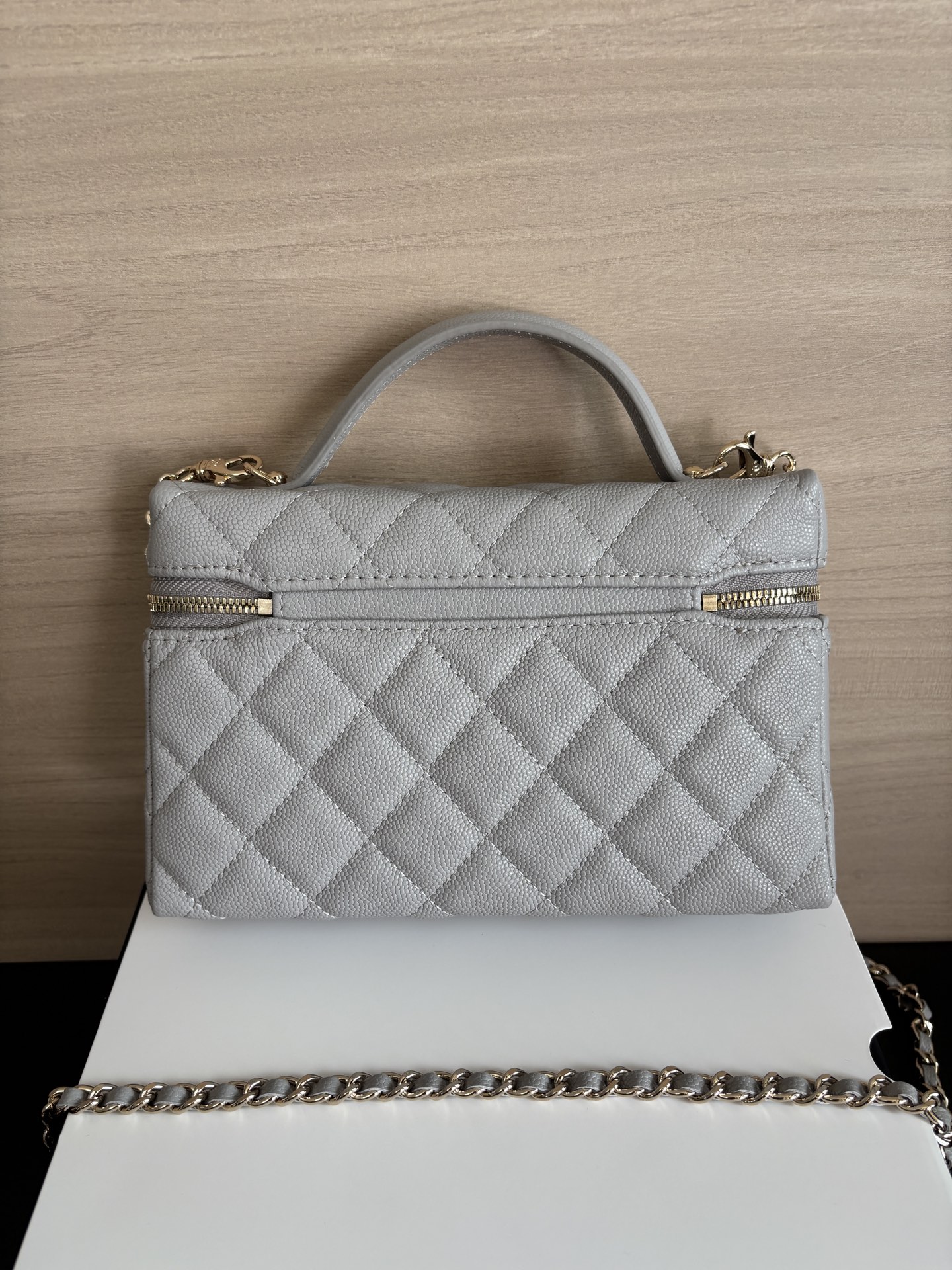 Chanel Vanity Case Bag, Classic Design, Detachable Strap, 19.5 × 17 × 5 cm 3 i1742961897554 417 0 1
