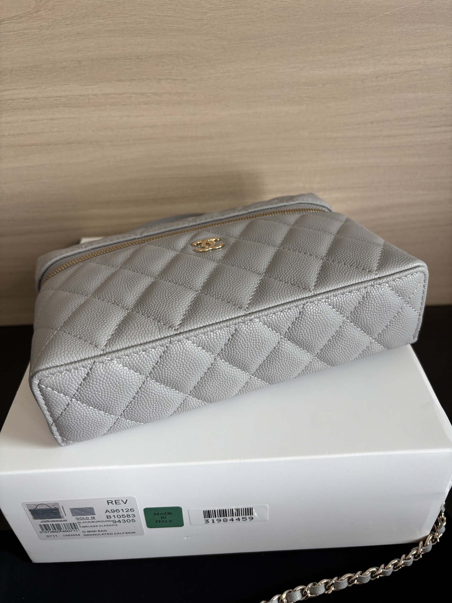 Chanel Vanity Case Bag, Classic Design, Detachable Strap, 19.5 × 17 × 5 cm 7 i1742961897554 4892 0 5
