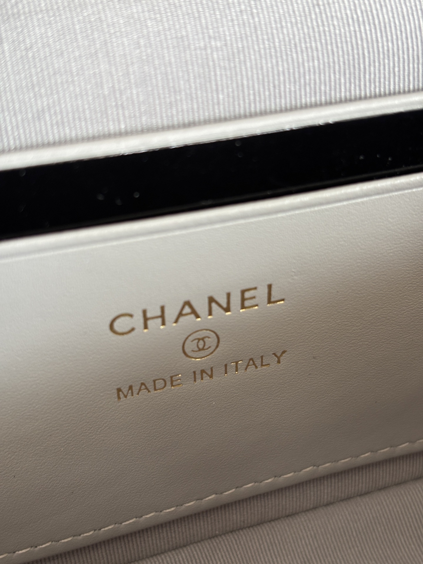 Chanel Vanity Case Bag, Classic Design, Detachable Strap, 19.5 × 17 × 5 cm 9 i1742961905675 3566 0 7