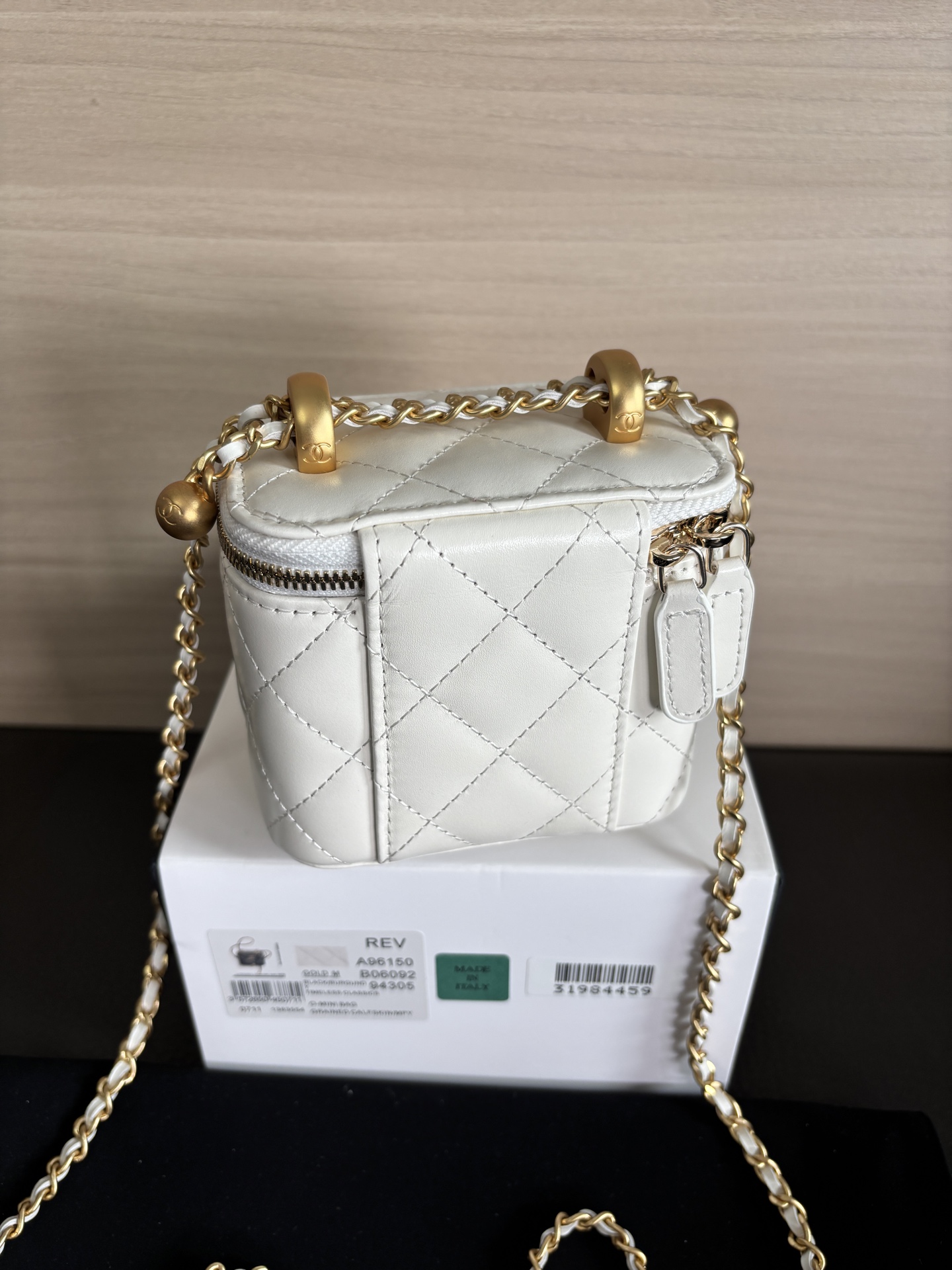 Chanel 25 Spring/Summer White Quilted Leather Vanity Crossbody Bag 5 i1747625665133 8894 0 3