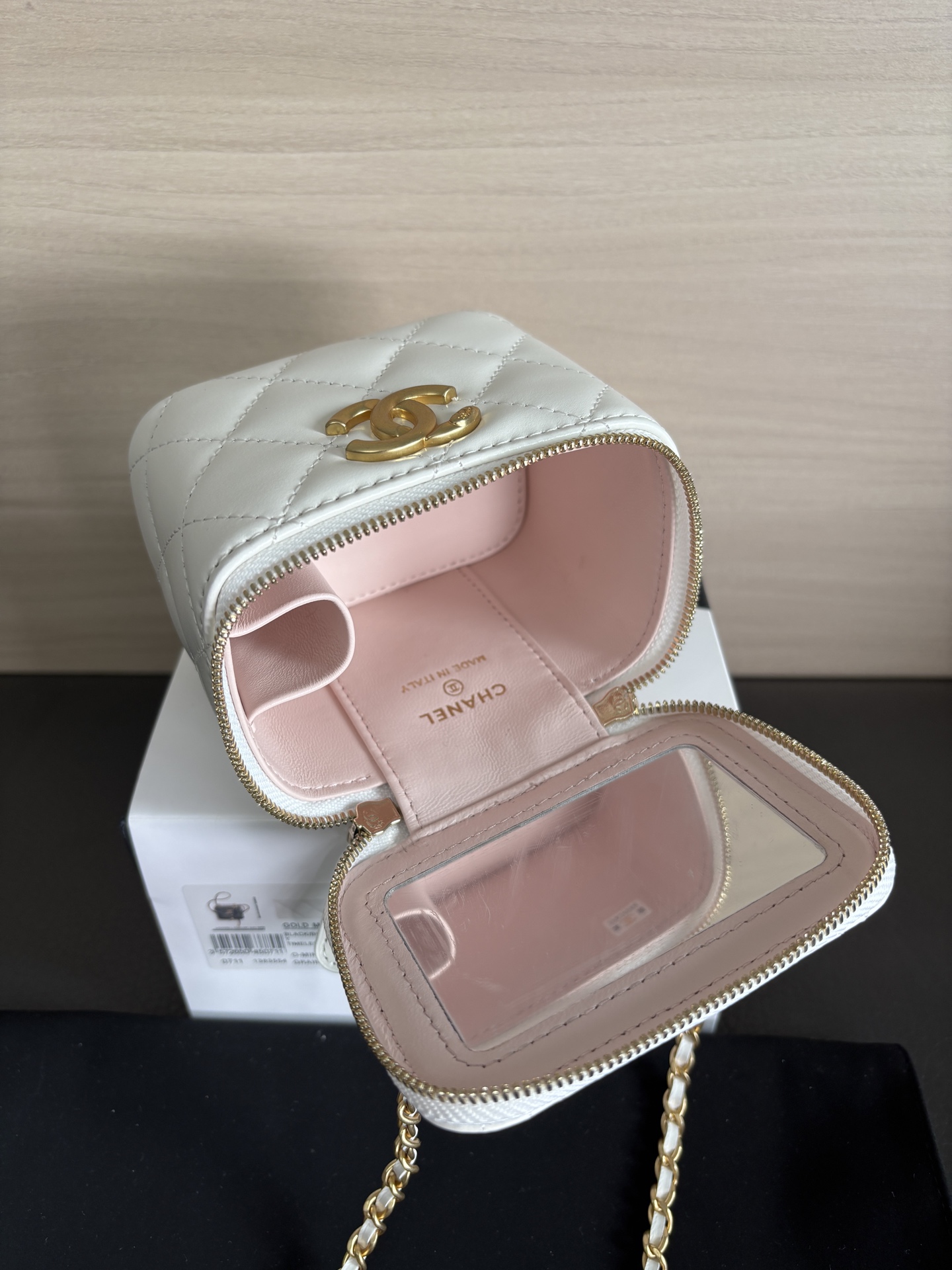 Chanel 25 Spring/Summer White Quilted Leather Vanity Crossbody Bag 8 i1747625665135 3463 0 6