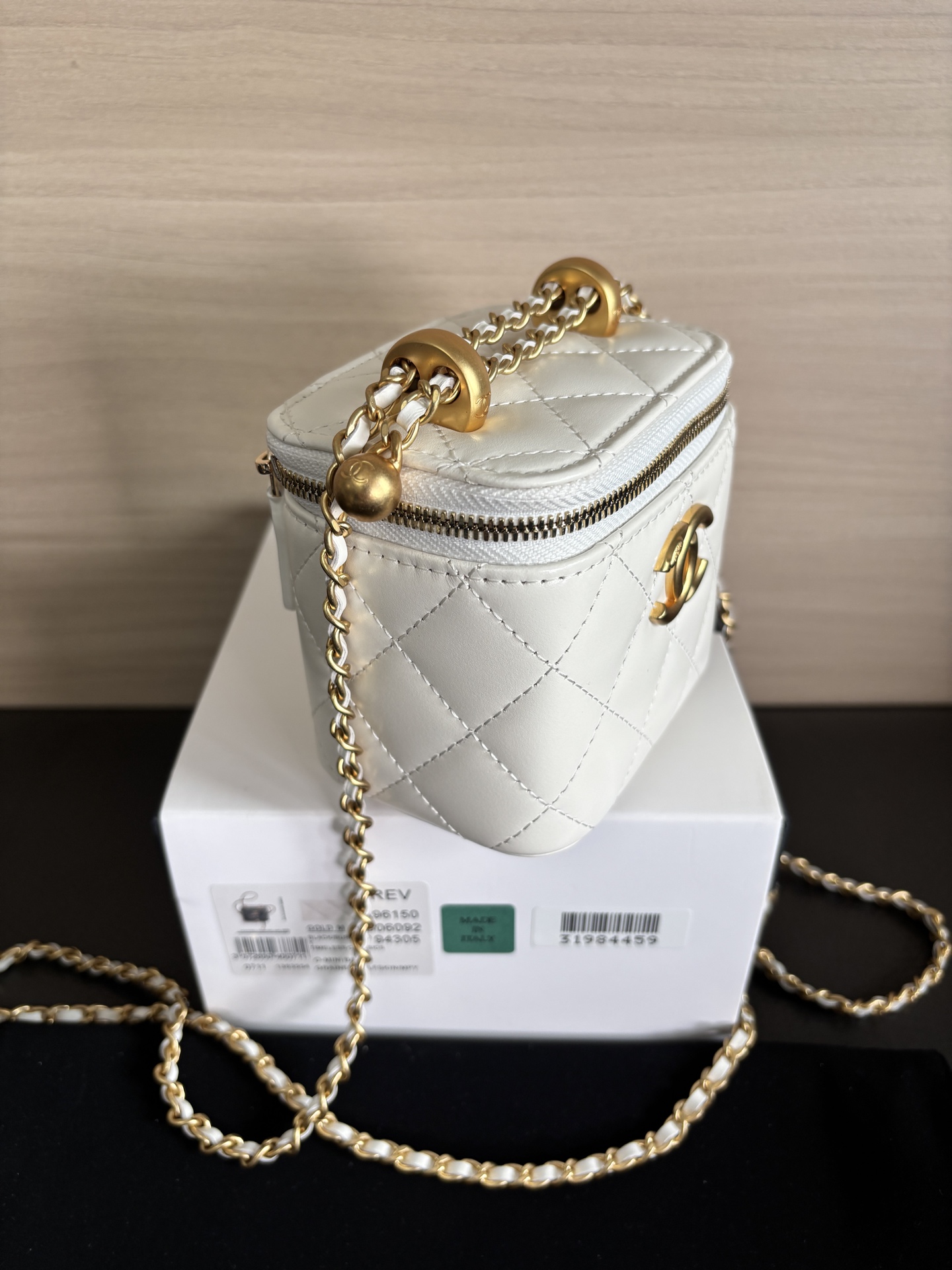 Chanel 25 Spring/Summer White Quilted Leather Vanity Crossbody Bag 3 i1747625665178 8997 0 1