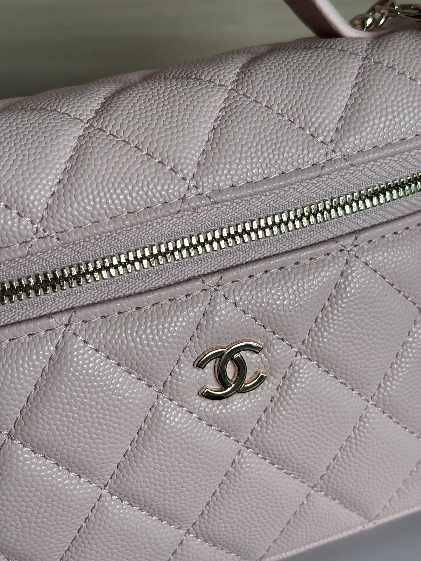 Chanel Vanity Case Bag with Top Handle & Chain - Pink Quilted Leather 7 i1747988416025 9316 0 5