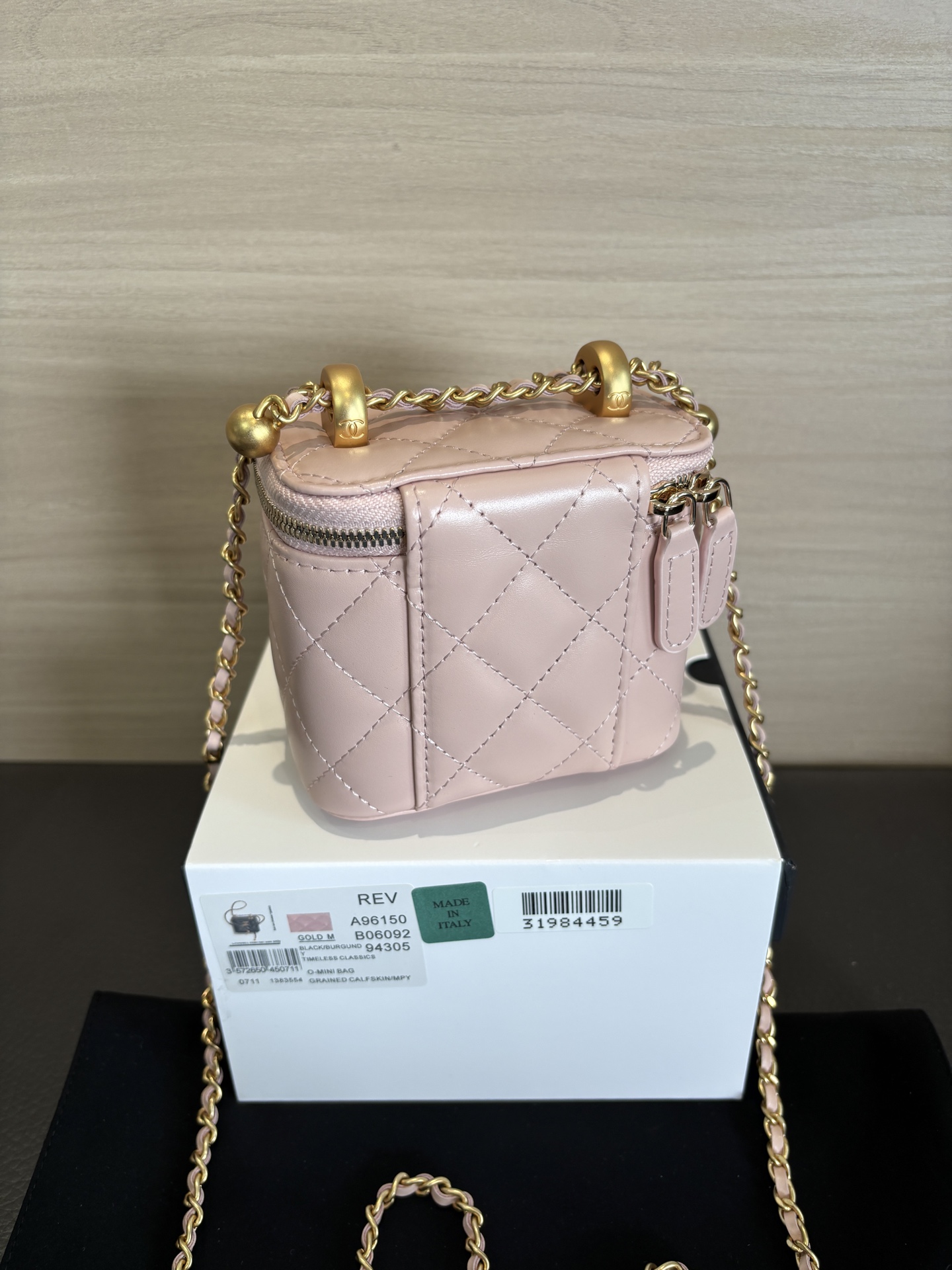 Chanel 25 Spring/Summer Pink Leather Double CC Golden Ball Vanity Bag 4 i1748058912650 3418 0 3