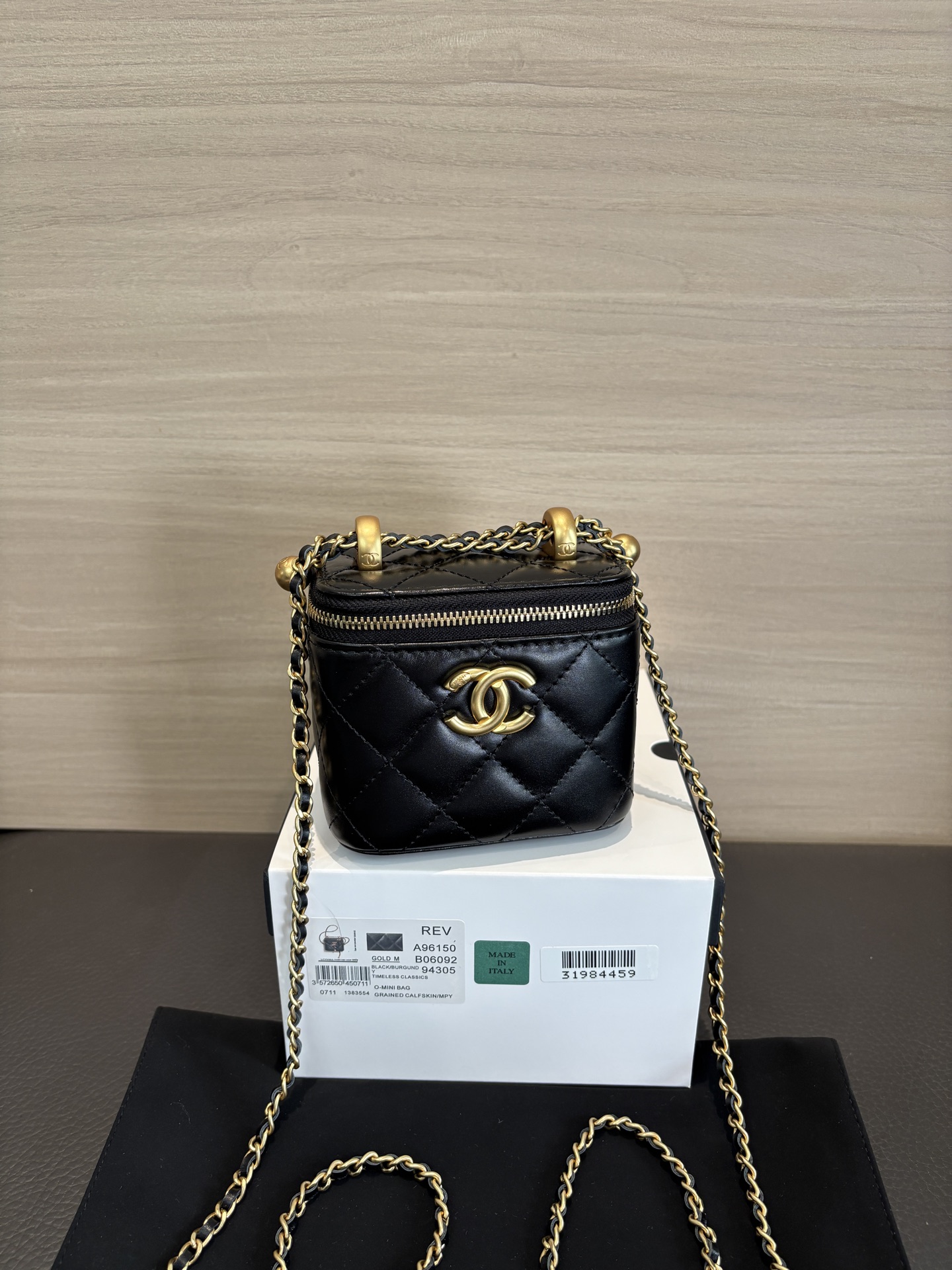 Chanel 25 Spring/Summer New Version Lambskin Double Gold Ball Vanity Bag 2 i1748156545095 3364 0 0