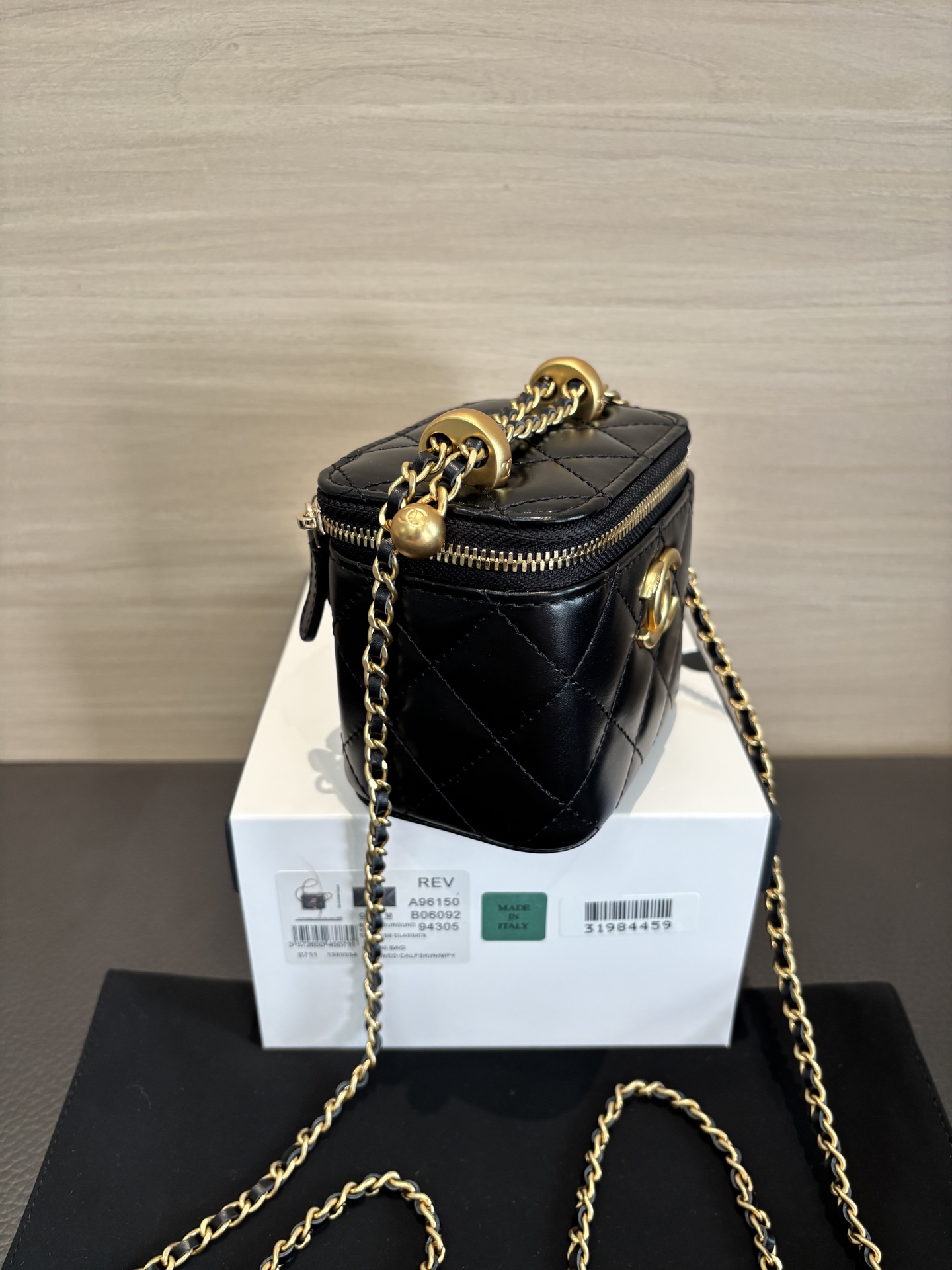 Chanel 25 Spring/Summer New Version Lambskin Double Gold Ball Vanity Bag 3 i1748156545095 471 0 1