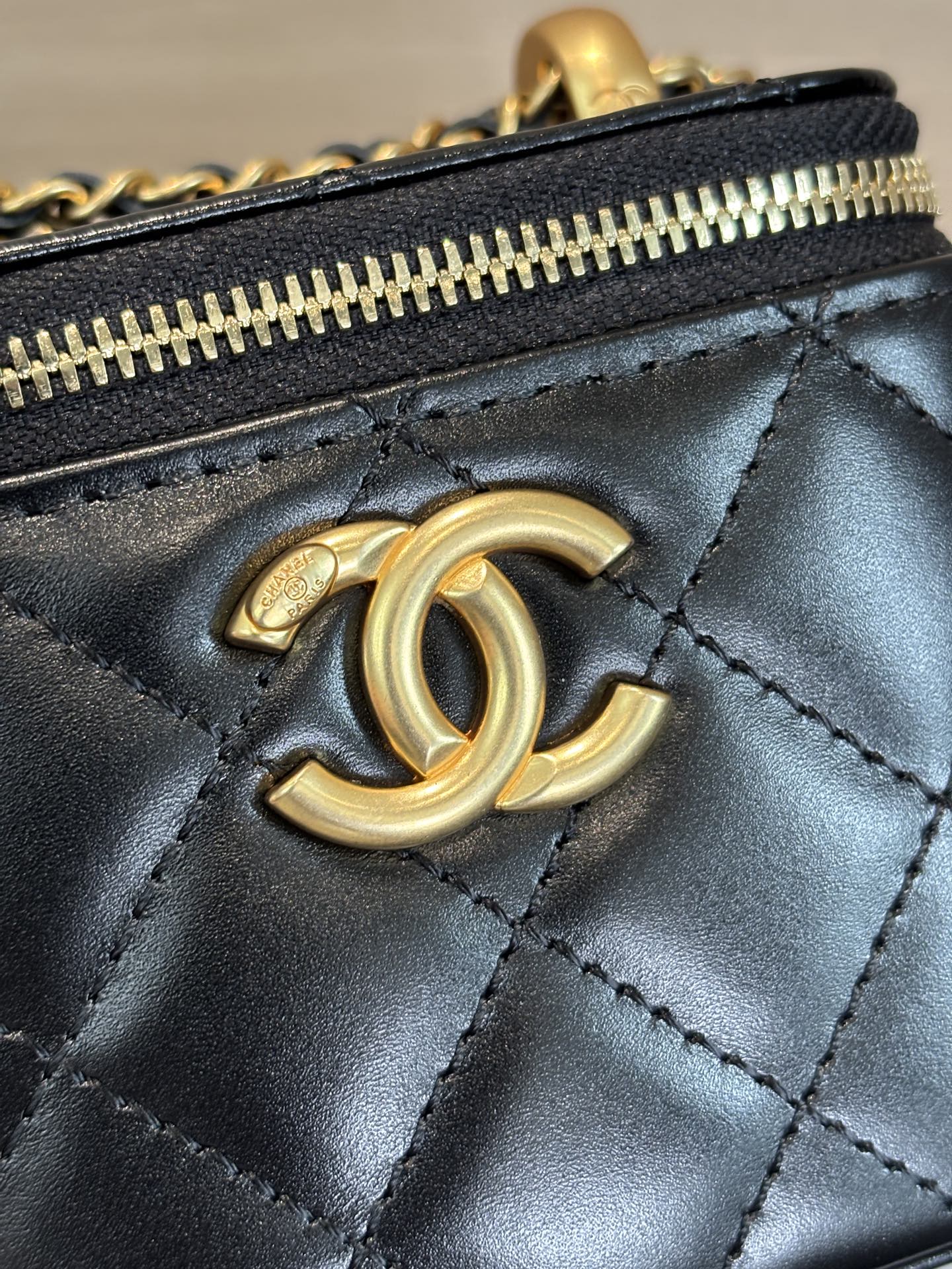 Chanel 25 Spring/Summer New Version Lambskin Double Gold Ball Vanity Bag 6 i1748156555032 9536 0 4