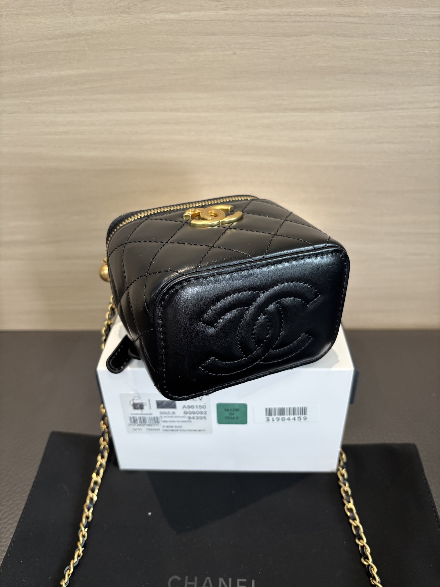 Chanel 25 Spring/Summer New Version Lambskin Double Gold Ball Vanity Bag 5 i1748156555080 5914 0 3