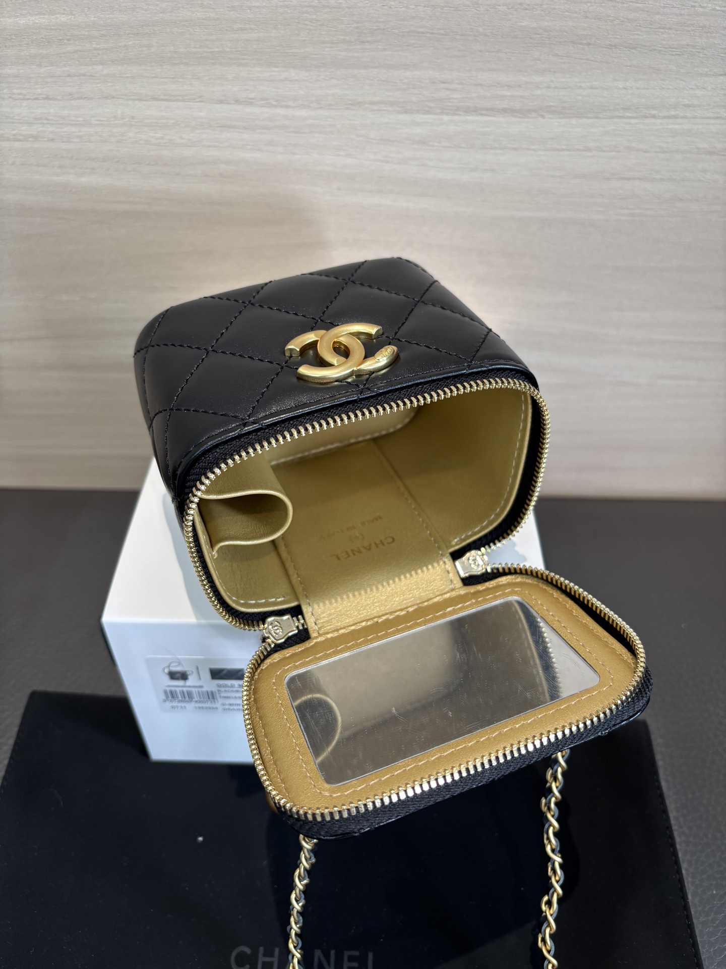 Chanel 25 Spring/Summer New Version Lambskin Double Gold Ball Vanity Bag 8 i1748156555105 1884 0 6