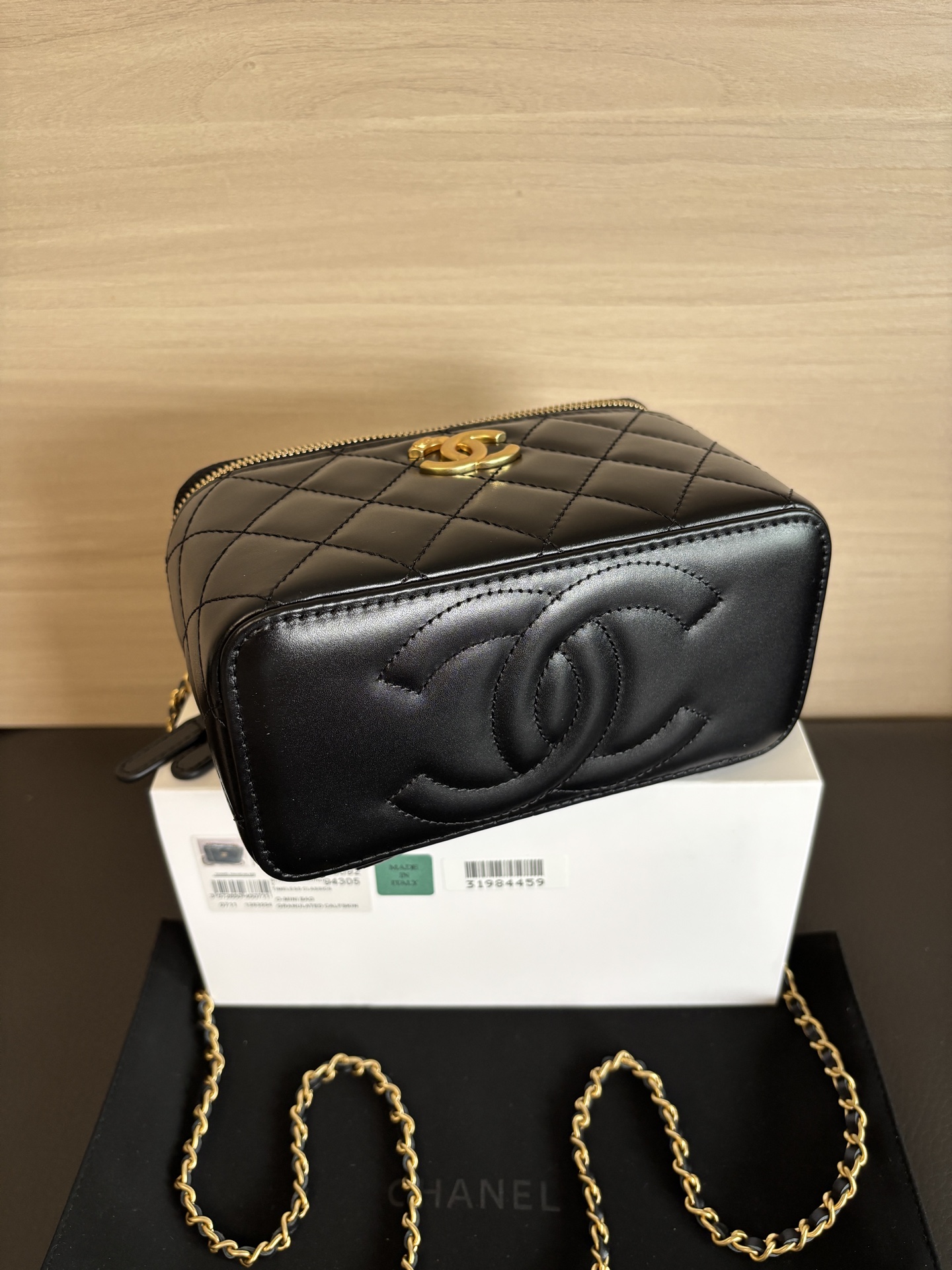 Chanel 25 Spring/Summer Black Leather Cosmetic Box with Double Gold Ball 6 i1748156839533 629 0 4