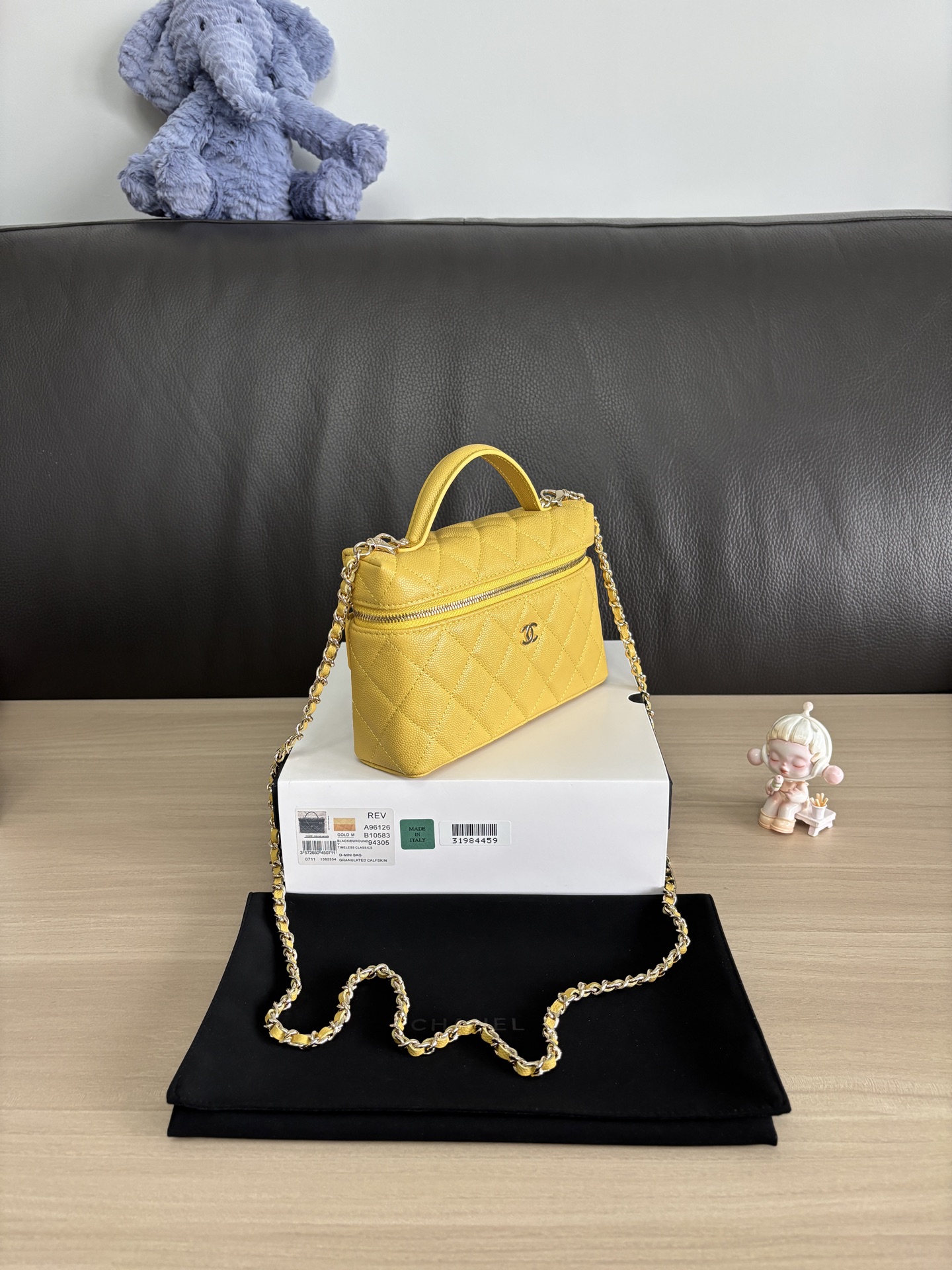 Chanel LP Small Logo Handle Vanity Case Bag, Yellow, 19.5 x 17 x 5 cm 3 i1749100737927 873 0 1