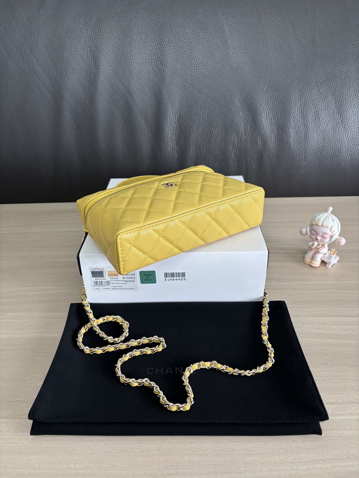 Chanel LP Small Logo Handle Vanity Case Bag, Yellow, 19.5 x 17 x 5 cm 6 i1749100737991 3658 0 4