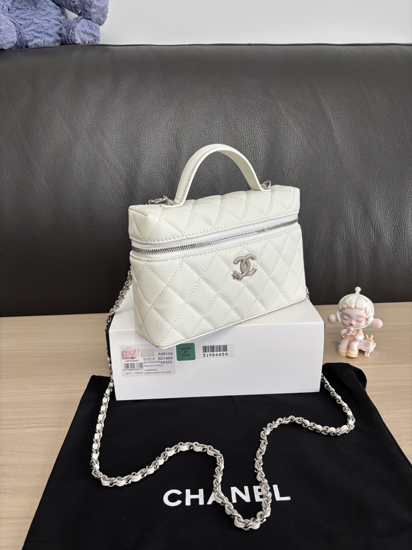 Chanel 25B Winter New Chain Clutch Bag, Cowhide with Gold Metal, 17x19.5x5cm 2 i1753068021349 4464 0 1