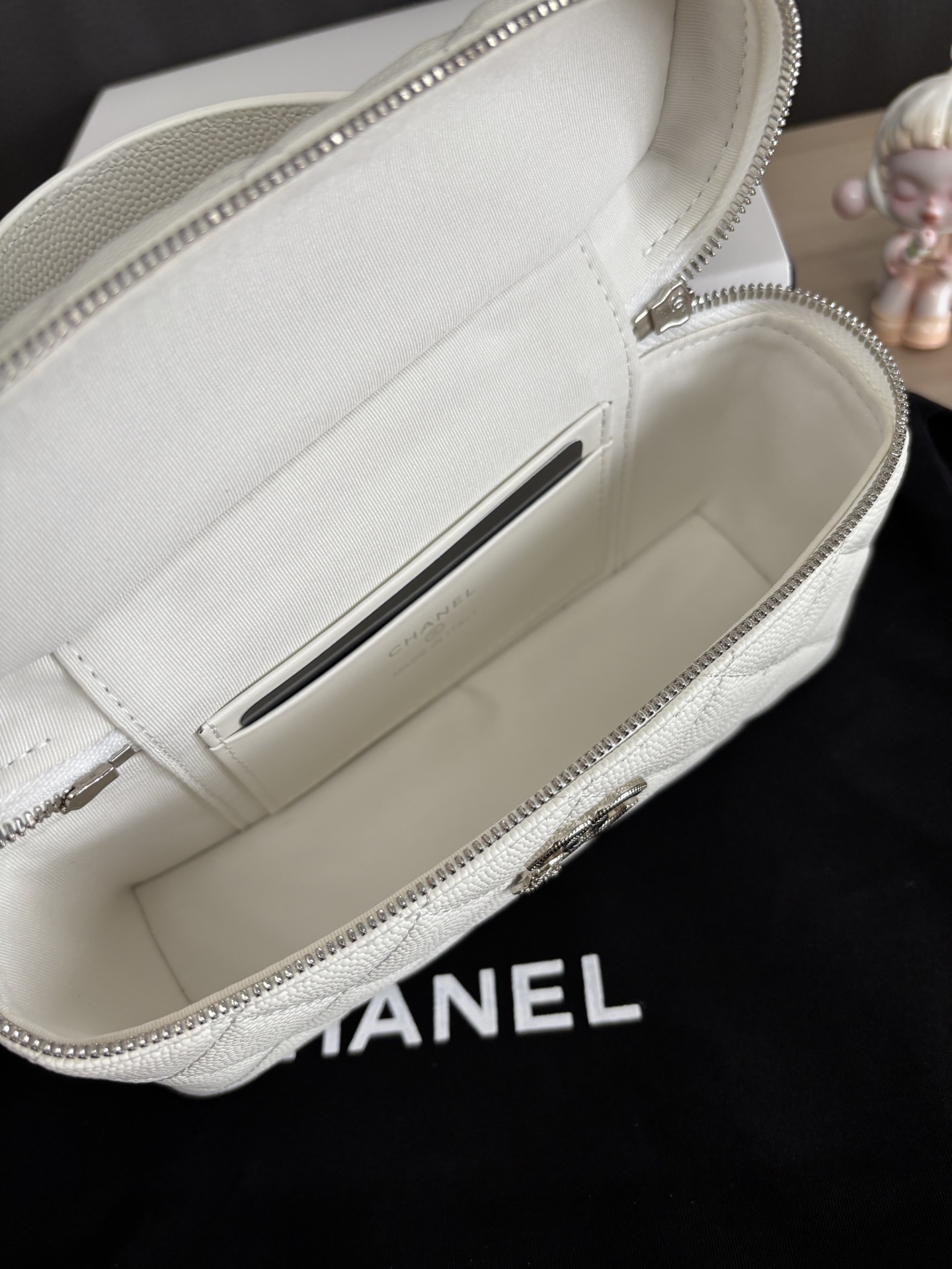 Chanel 25B Winter New Chain Clutch Bag, Cowhide with Gold Metal, 17x19.5x5cm 9 i1753068021387 9473 0 8