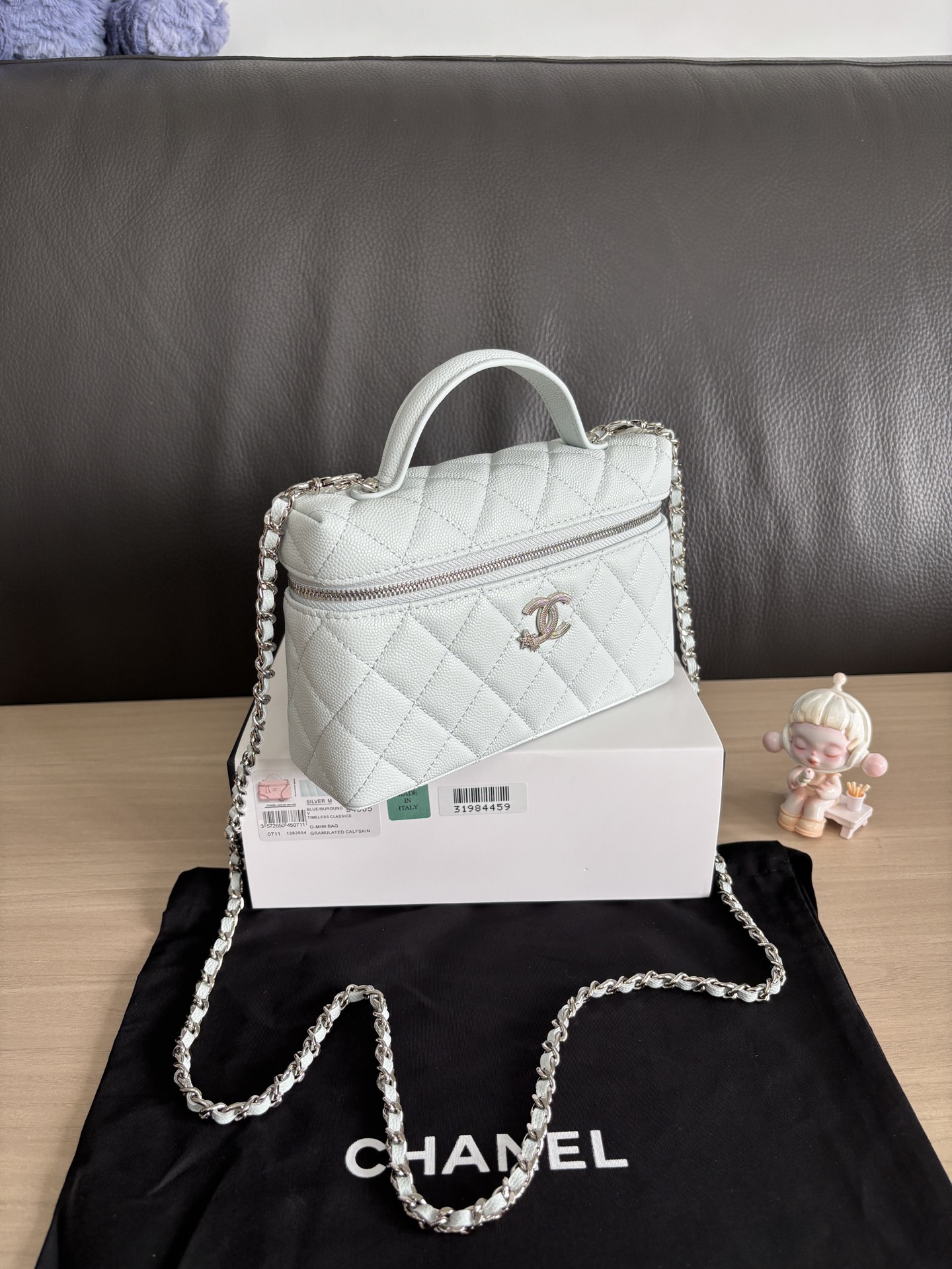 Chanel 25B Winter New Small Chain Clutch Bag, Grained Calfskin with Gold Metal 3 i1753241980550 4198 0 1