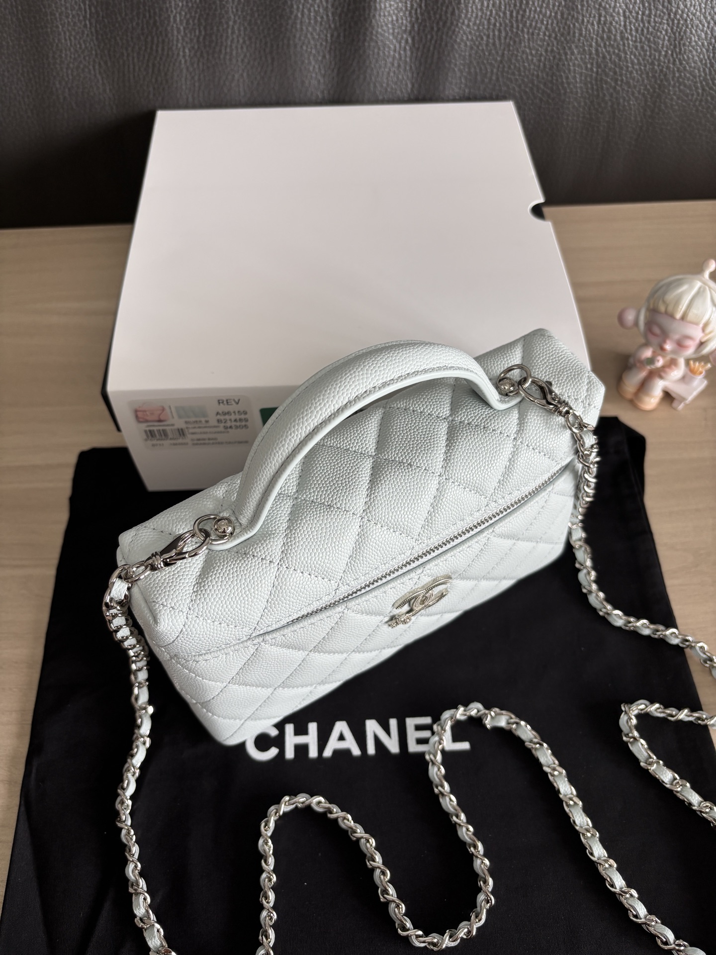Chanel 25B Winter New Small Chain Clutch Bag, Grained Calfskin with Gold Metal 6 i1753241980653 9059 0 4