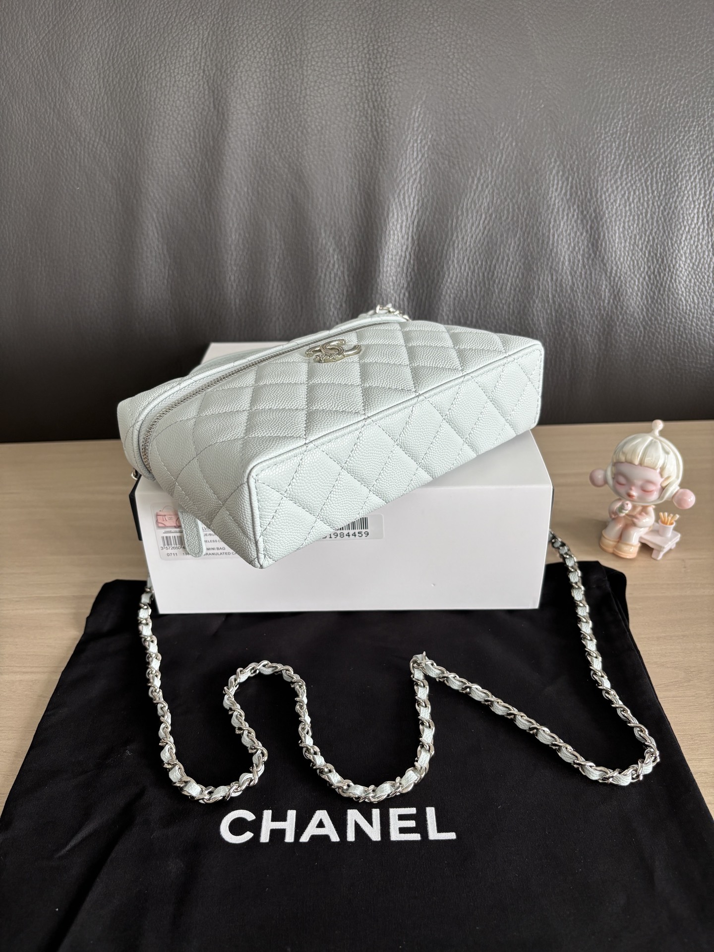 Chanel 25B Winter New Small Chain Clutch Bag, Grained Calfskin with Gold Metal 5 i1753241980714 7135 0 3