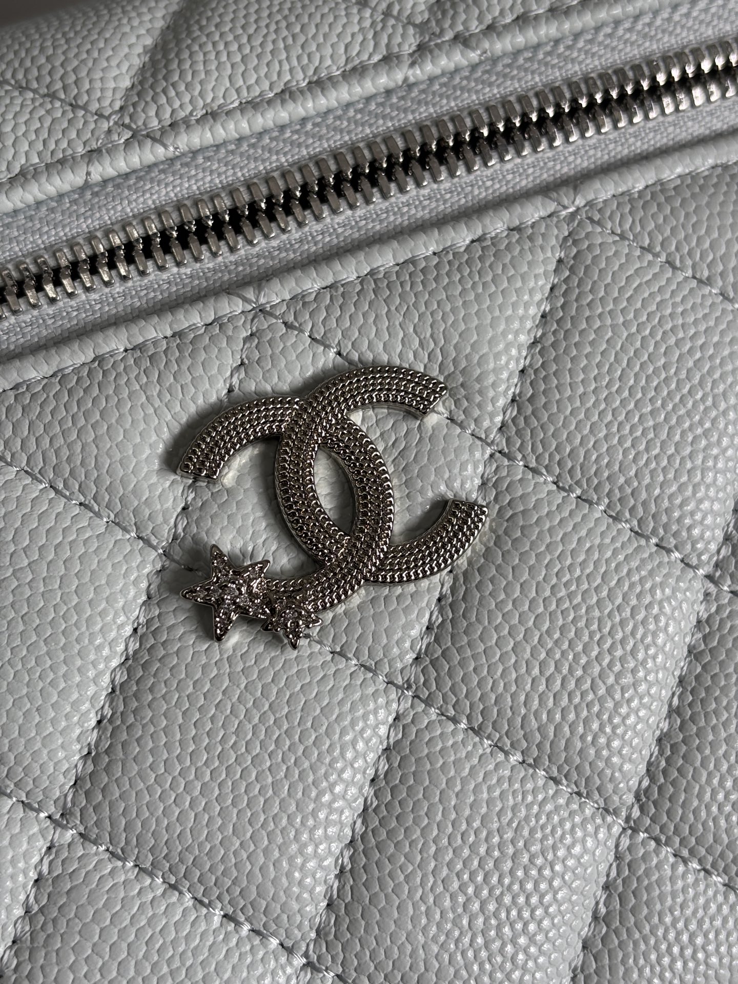 Chanel 25B Winter New Small Chain Clutch Bag, Grained Calfskin with Gold Metal 10 i1753241982085 5135 0 8