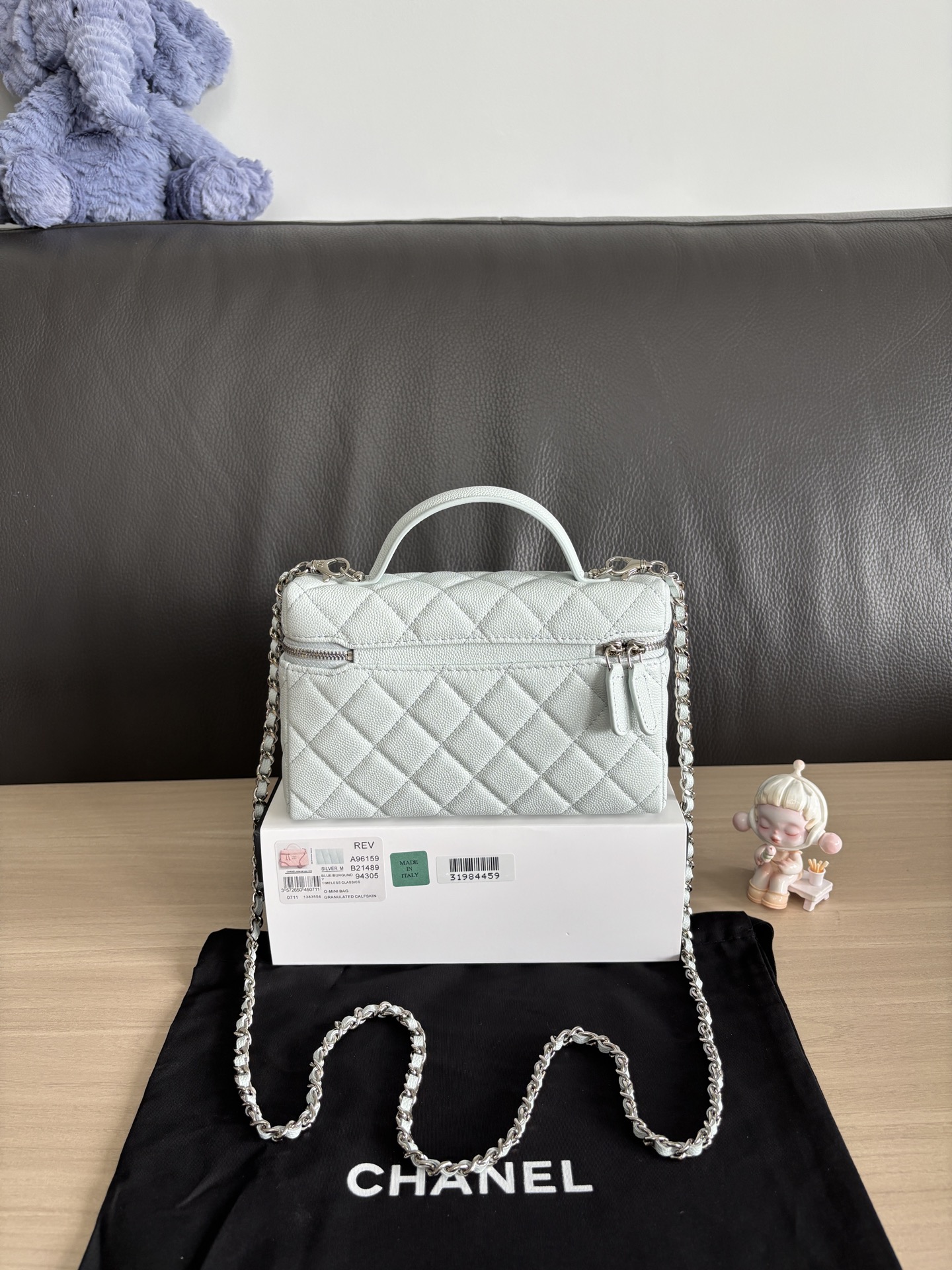 Chanel 25B Winter New Small Chain Clutch Bag, Grained Calfskin with Gold Metal 4 i1753241982170 7433 0 2