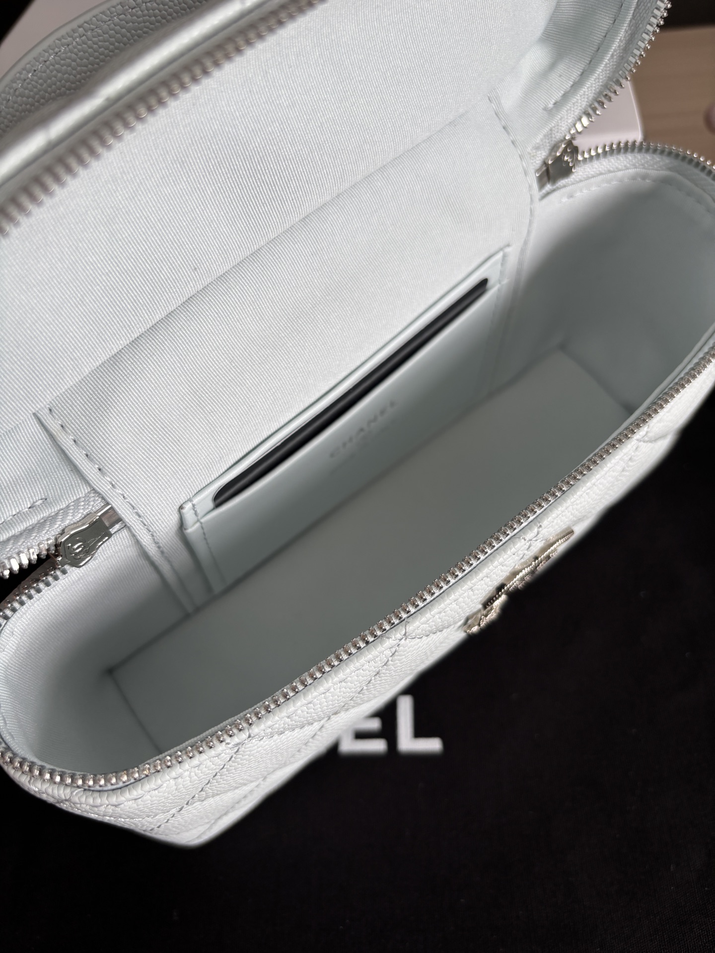 Chanel 25B Winter New Small Chain Clutch Bag, Grained Calfskin with Gold Metal 9 i1753241982218 3260 0 7