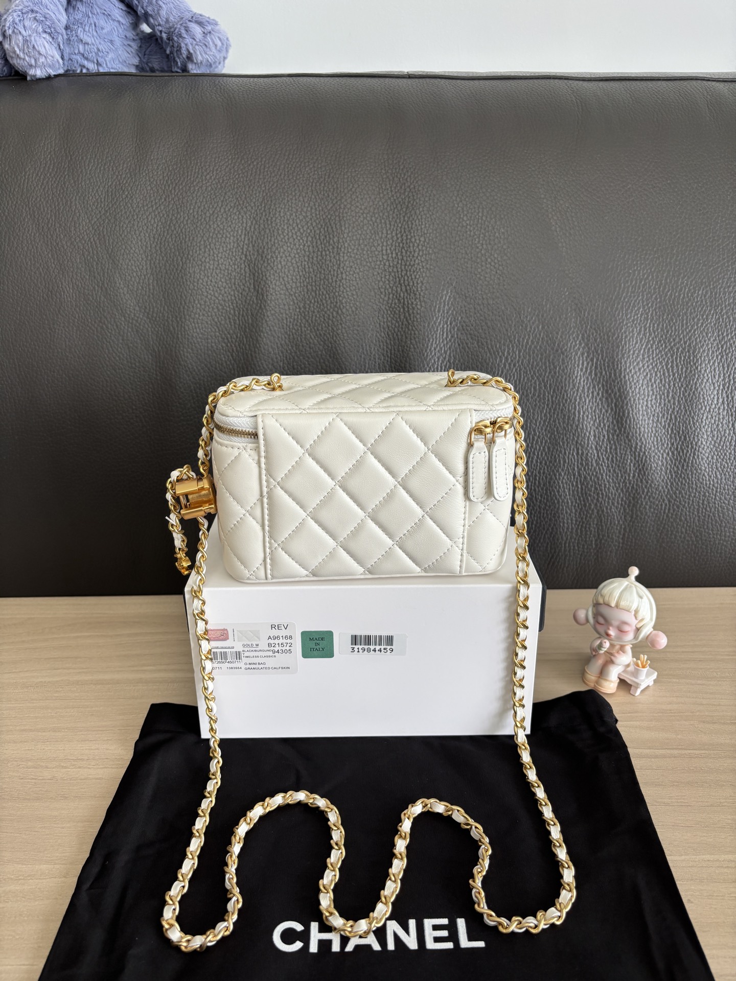 Chanel Lambskin Quilted Cosmetic Bag with Chain Strap - White 5 i1755235089142 7258 0 3