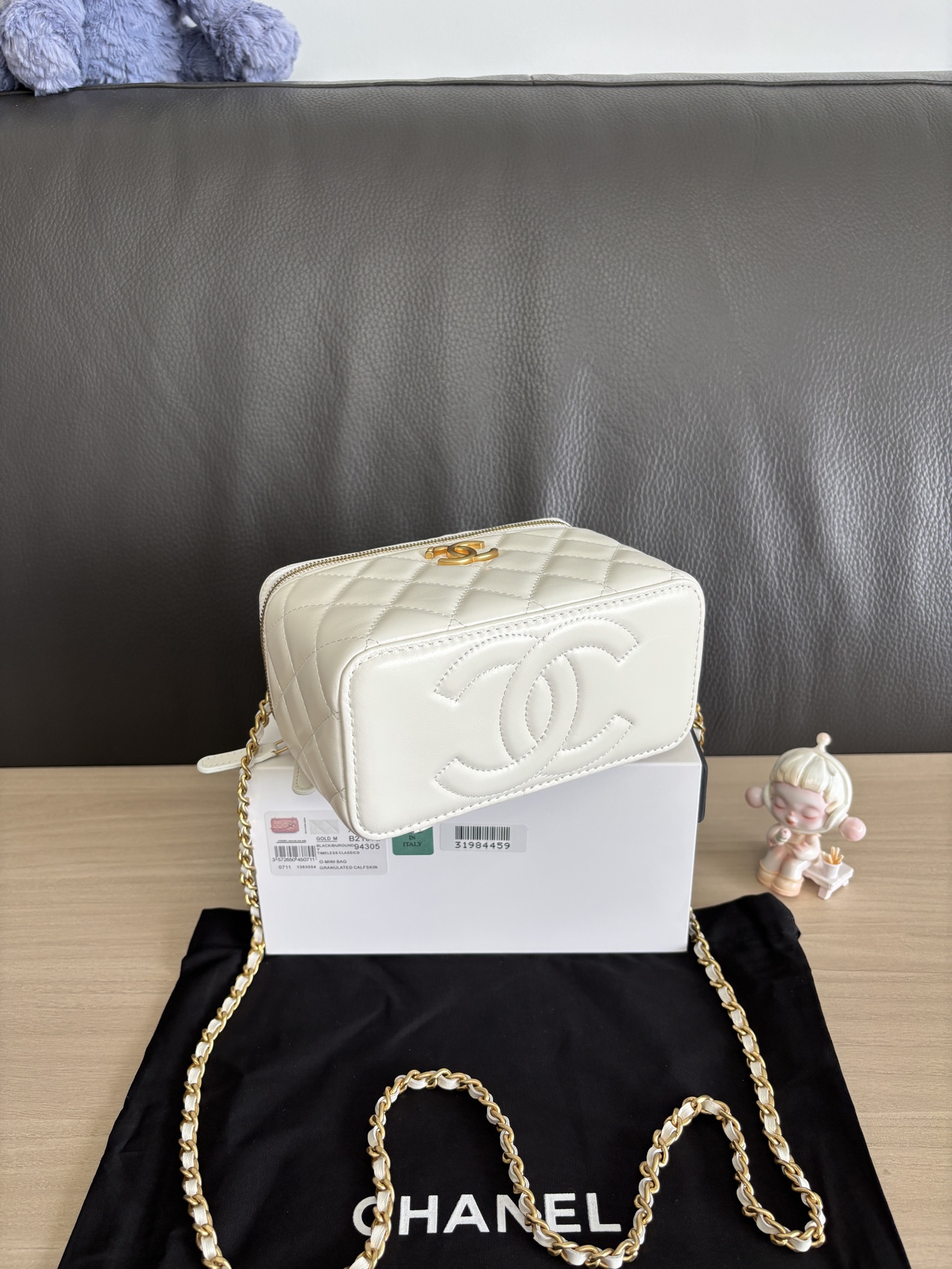 Chanel Lambskin Quilted Cosmetic Bag with Chain Strap - White 6 i1755235089142 8562 0 4