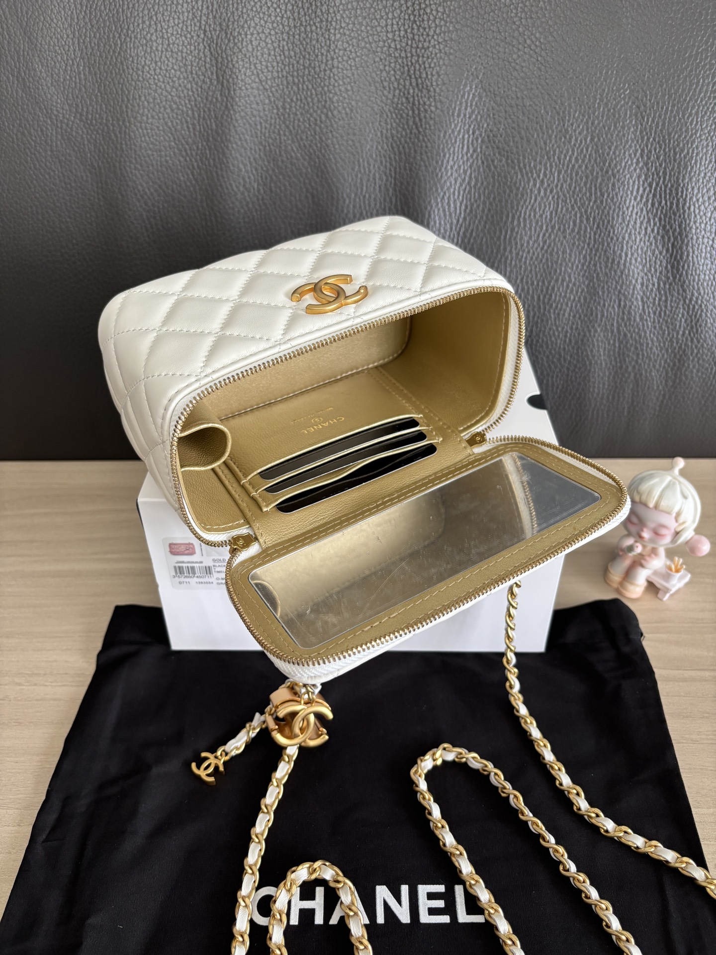 Chanel Lambskin Quilted Cosmetic Bag with Chain Strap - White 8 i1755235091228 5293 0 6