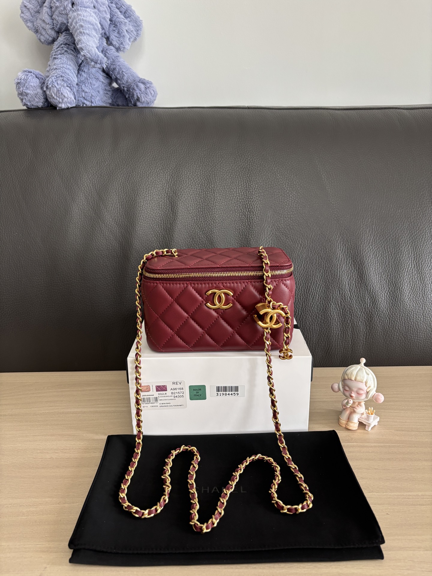 Chanel Lambskin Vanity Case with Chain, Classic Double CC, Burgundy 2 i1755313640035 1274 0 0