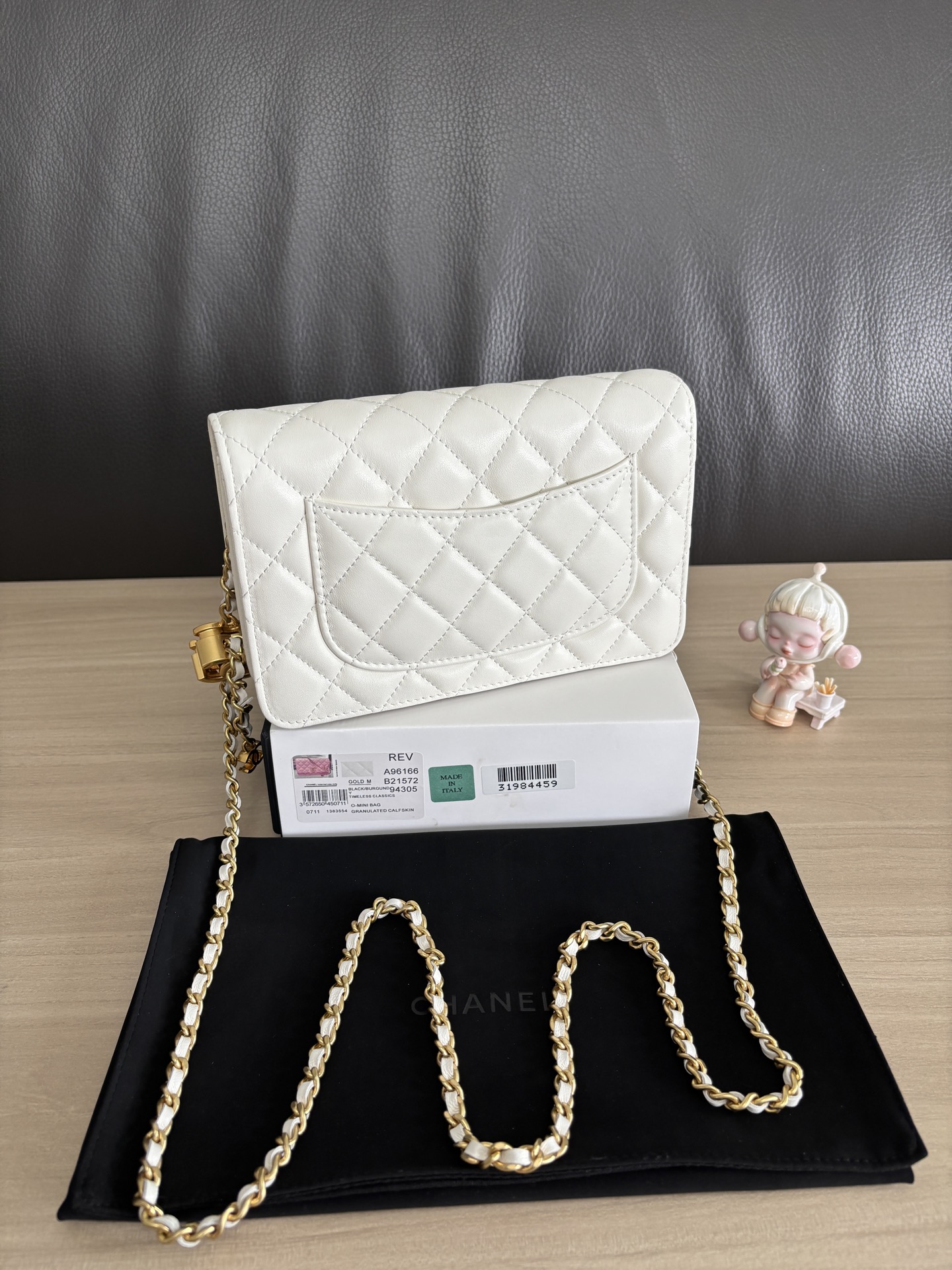 Chanel WOC Wallet on Chain Crossbody Bag White Lambskin Gold Hardware, 19 cm 3 i1755494081686 8352 0 2