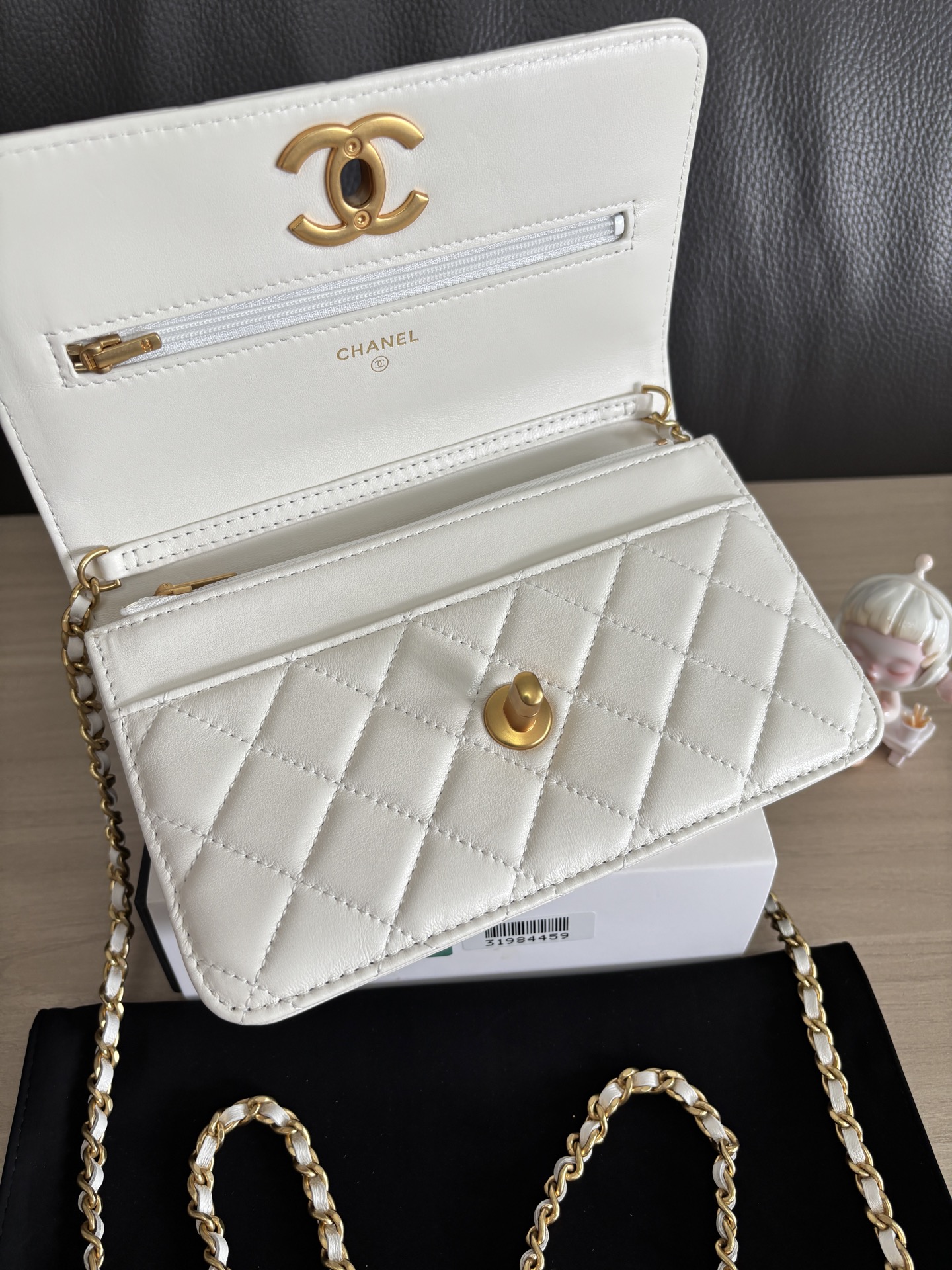 Chanel WOC Wallet on Chain Crossbody Bag White Lambskin Gold Hardware, 19 cm 5 i1755494086800 3011 0 4
