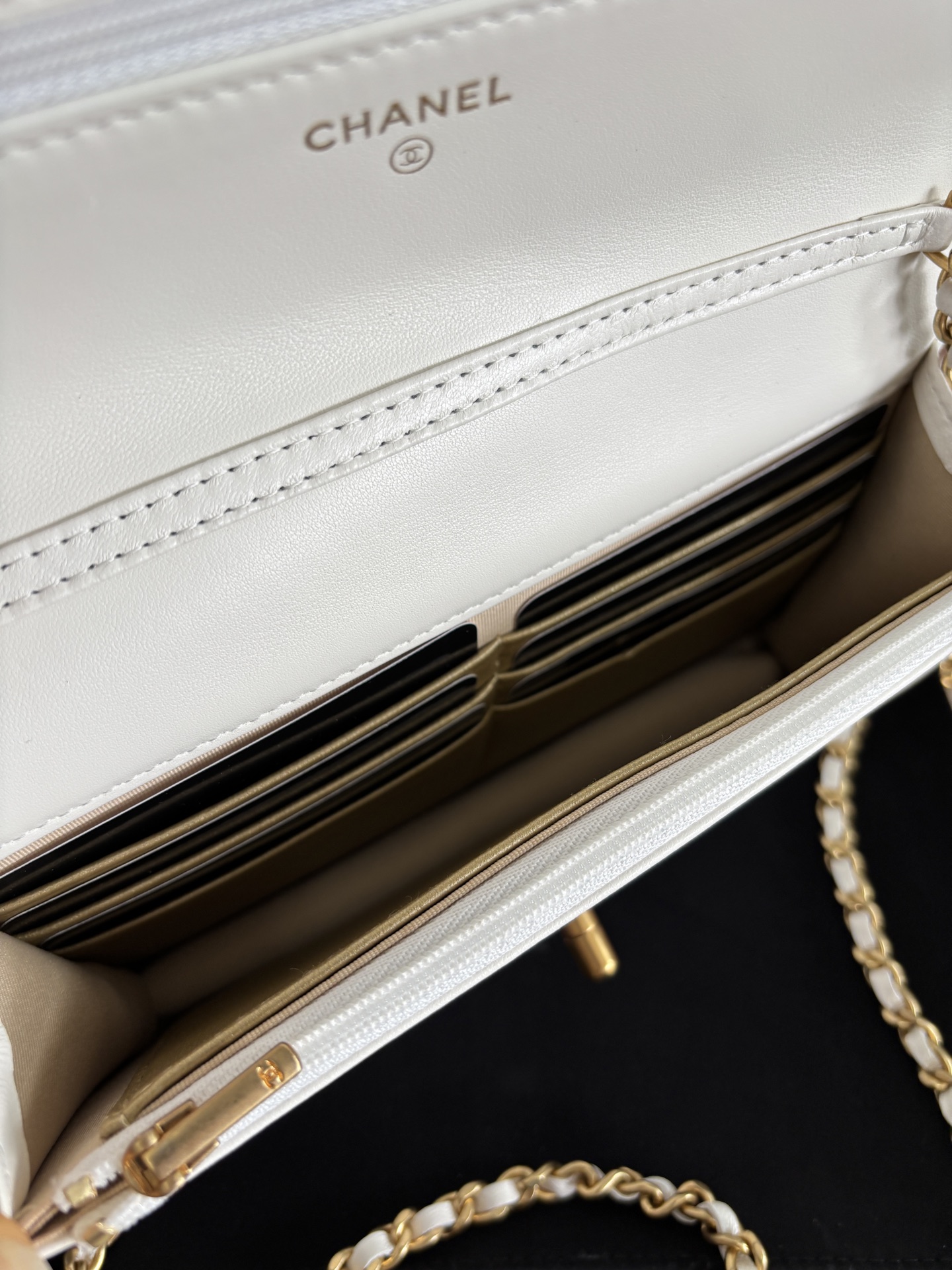 Chanel WOC Wallet on Chain Crossbody Bag White Lambskin Gold Hardware, 19 cm 8 i1755494089836 2652 0 7