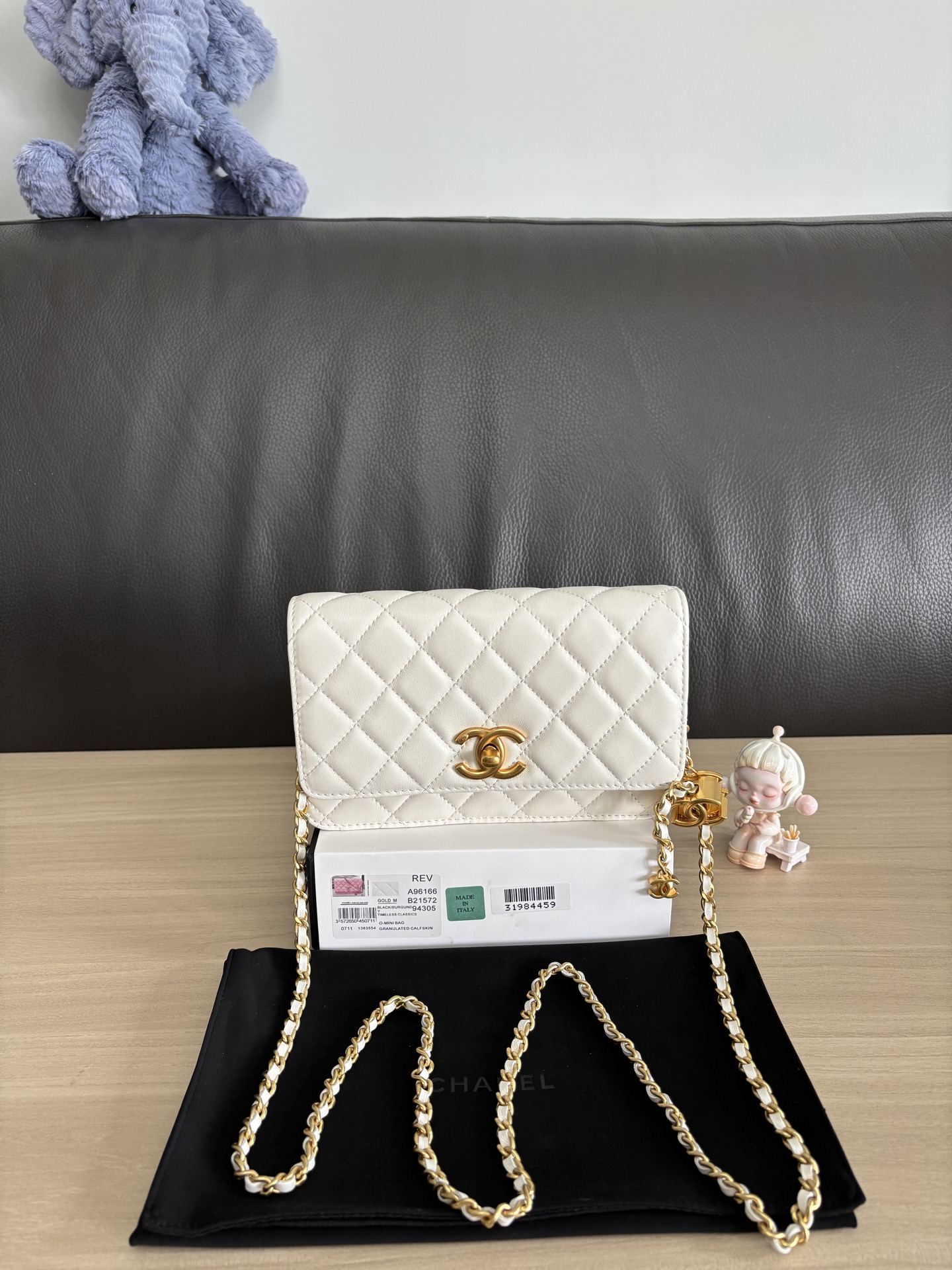 Chanel WOC Wallet on Chain Crossbody Bag White Lambskin Gold Hardware, 19 cm 1 i1755494091167 5021 0 0