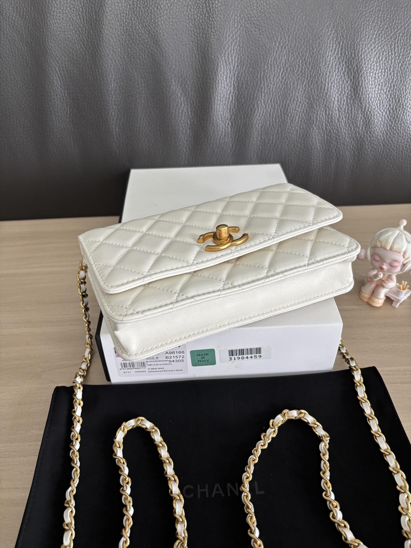 Chanel WOC Wallet on Chain Crossbody Bag White Lambskin Gold Hardware, 19 cm 4 i1755494095955 659 0 3