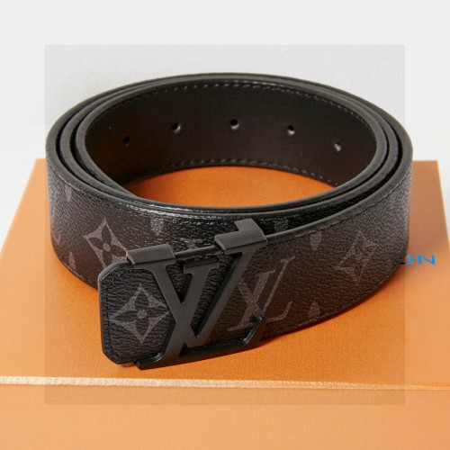 Louis Vuitton Brown Leather Belt with Black Buckle for Men, Size 120cm 25 Louis Vuitton Brown Leather Belt with Black Buckle for Men, Size 120cm